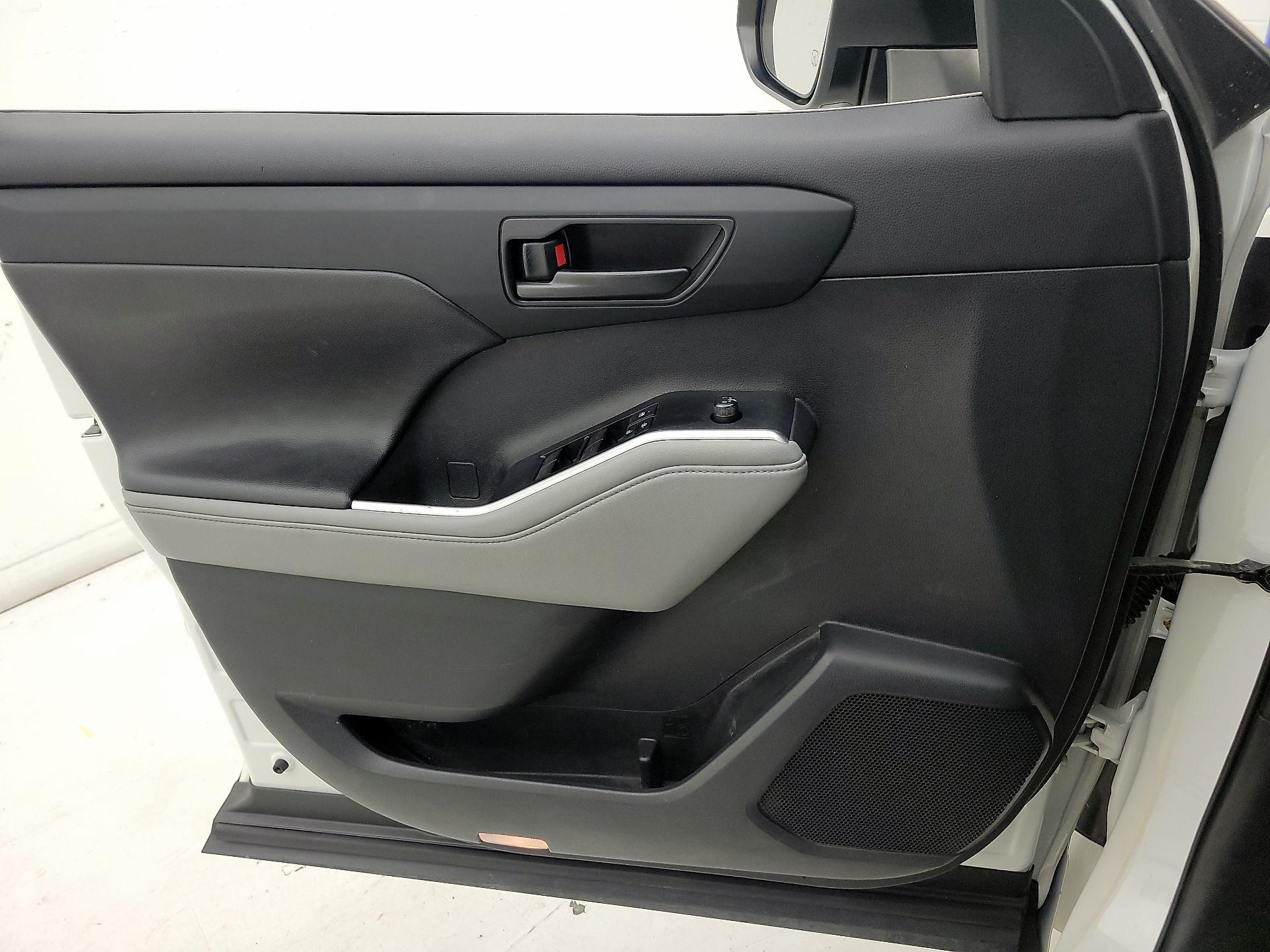 Thumbnail: 2020 Toyota Highlander - 12