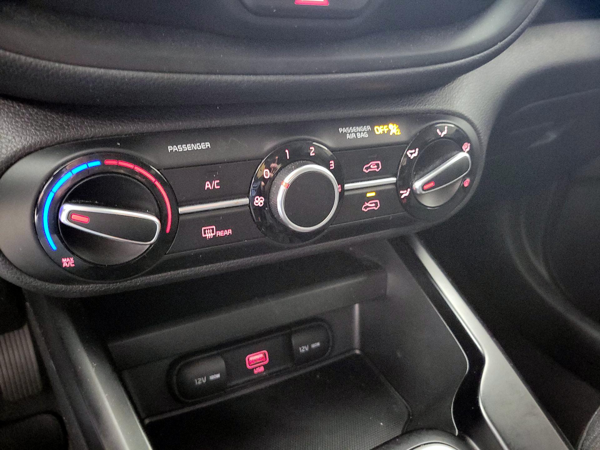Thumbnail: 2020 Kia Soul - 16
