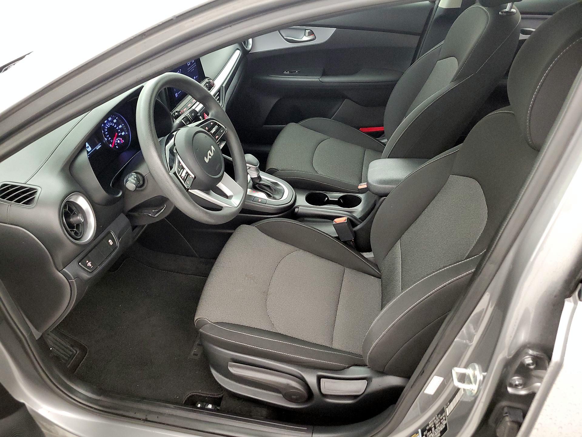 Thumbnail: 2022 Kia Forte - 11