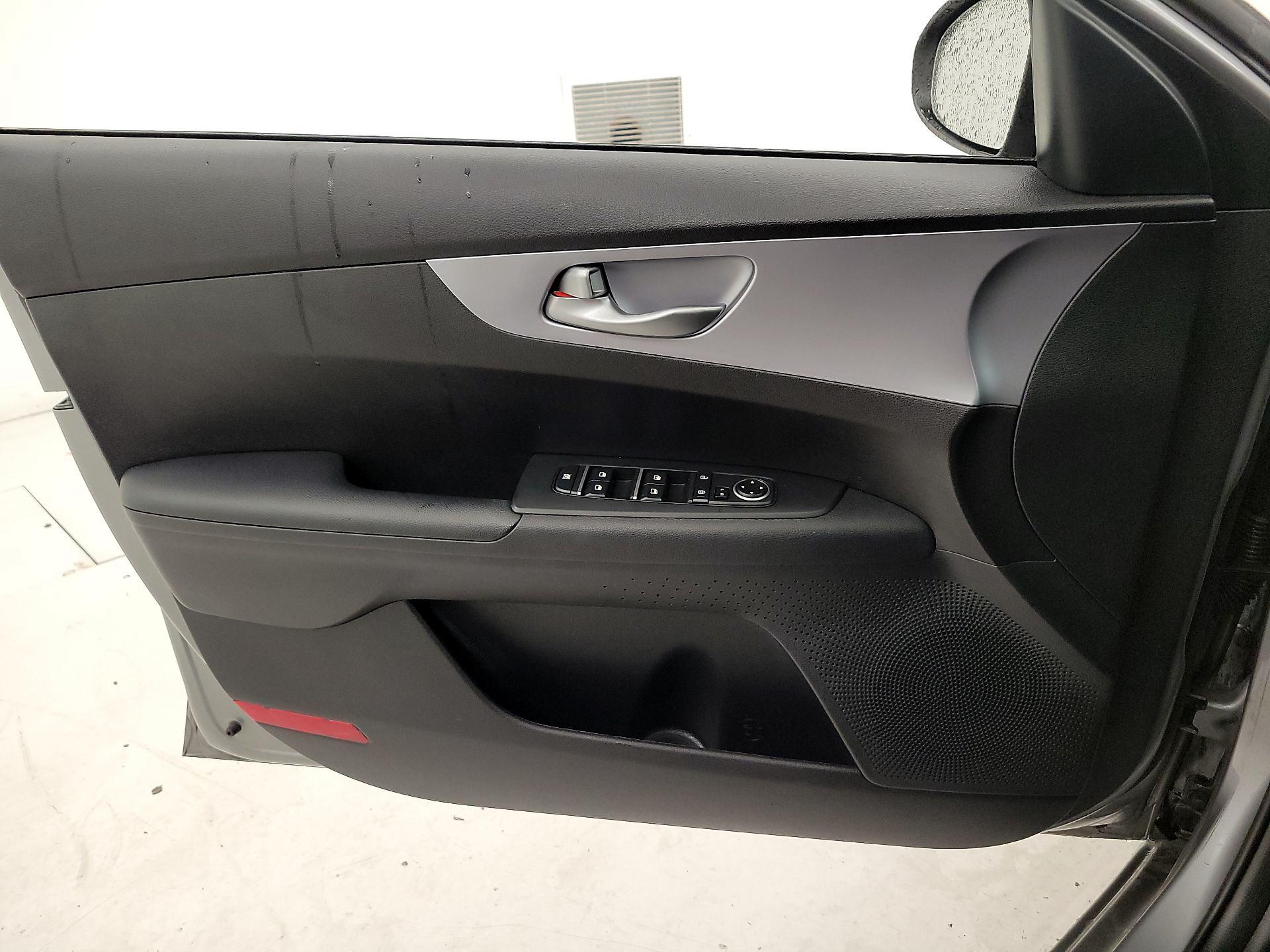 Thumbnail: 2022 Kia Forte - 12
