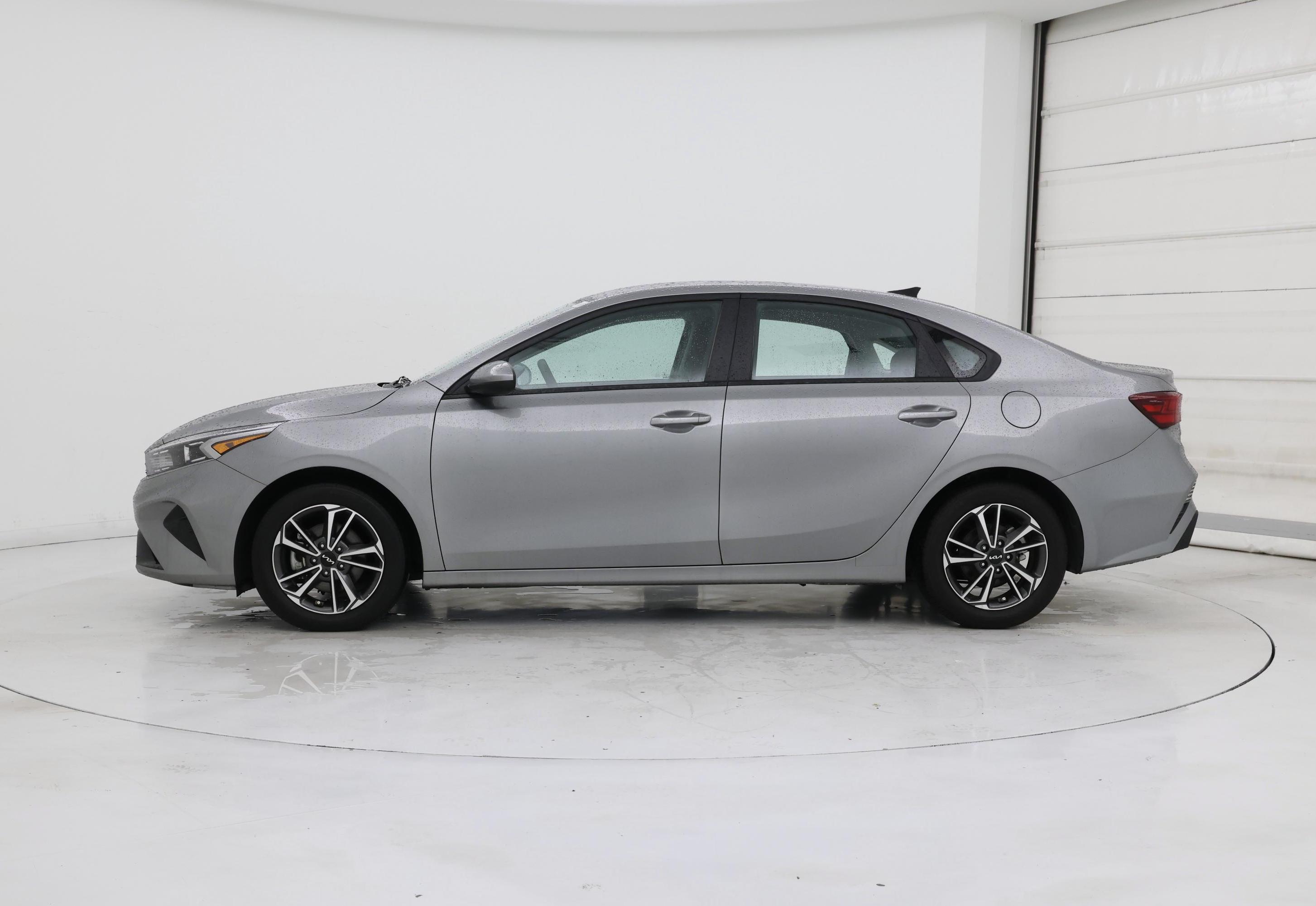Thumbnail: 2022 Kia Forte - 3