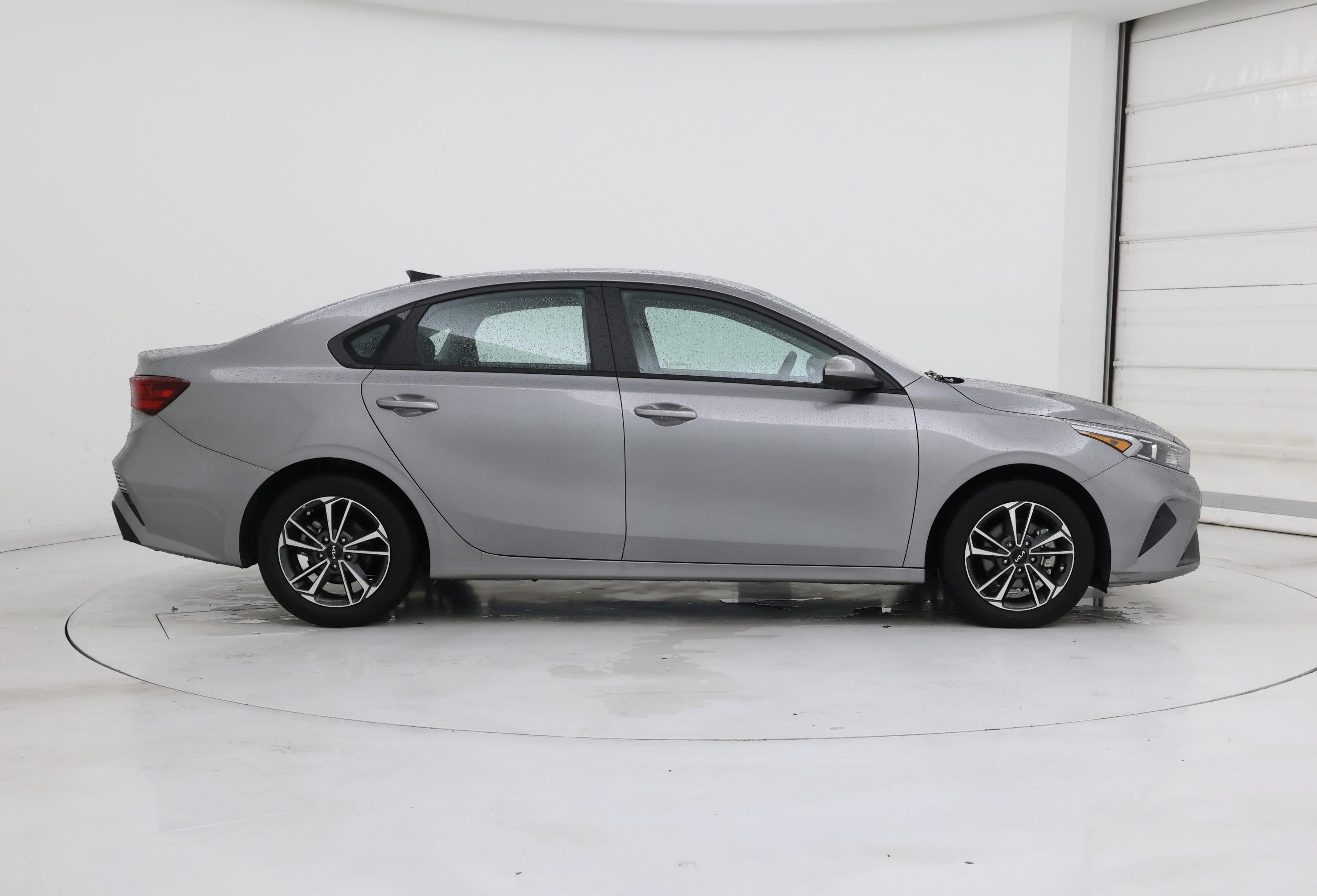 Thumbnail: 2022 Kia Forte - 7
