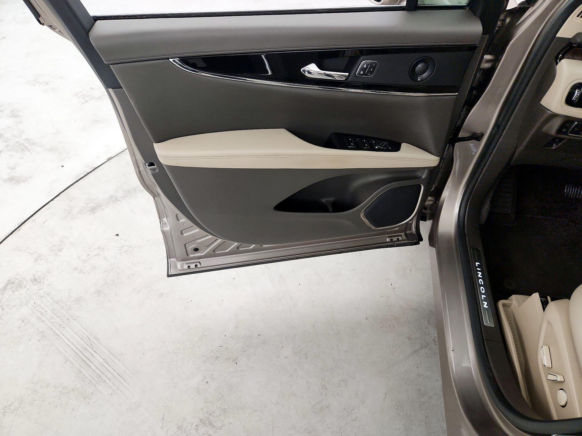 Thumbnail: 2021 Lincoln Nautilus - 12