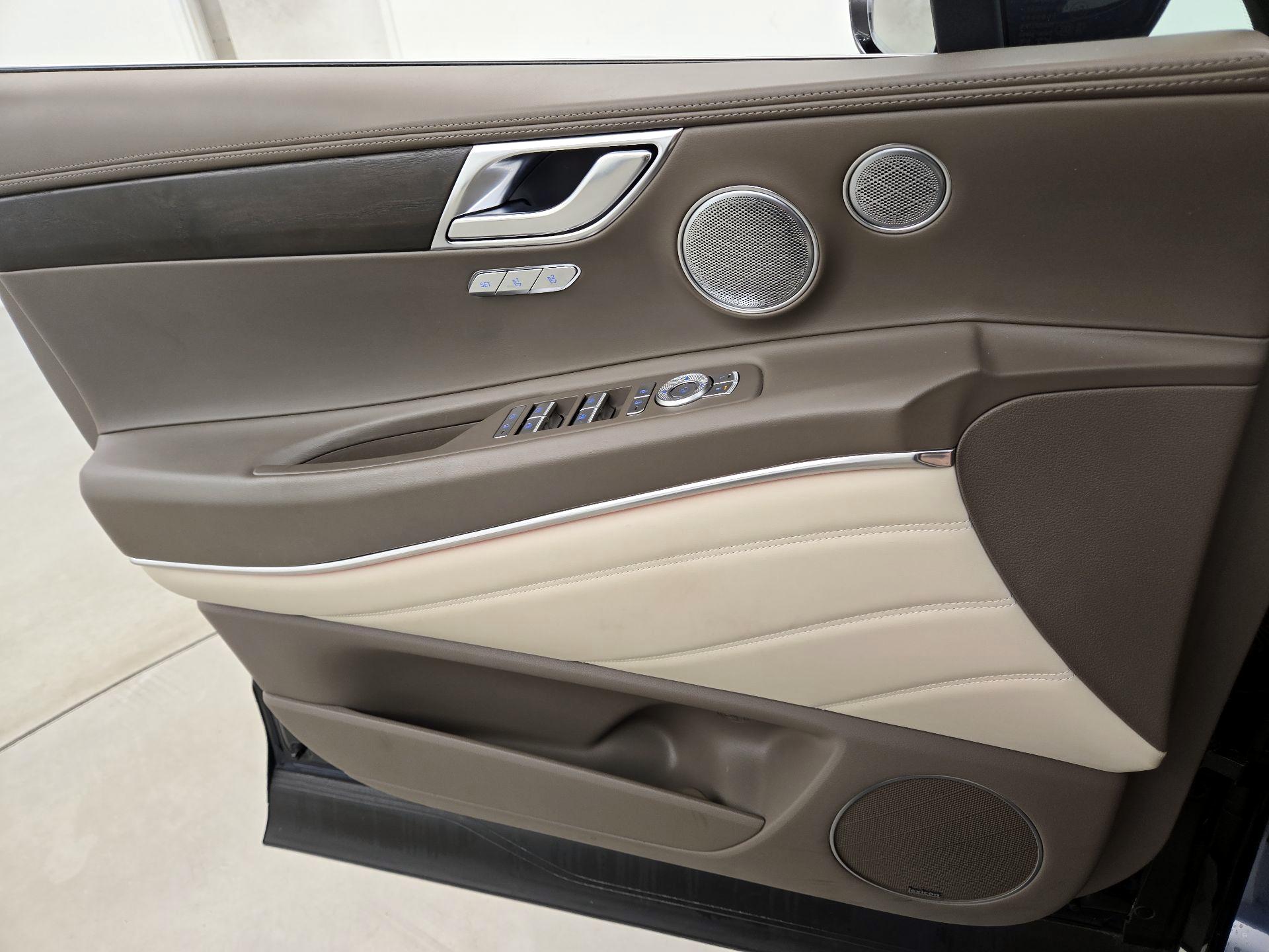 Thumbnail: 2021 Genesis GV80 - 12