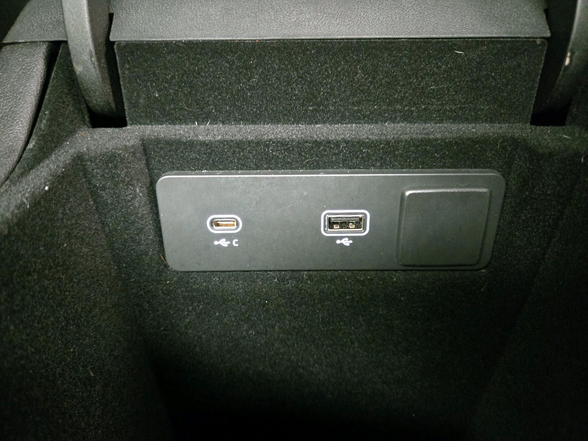 Thumbnail: 2022 Jaguar F-Pace - 19