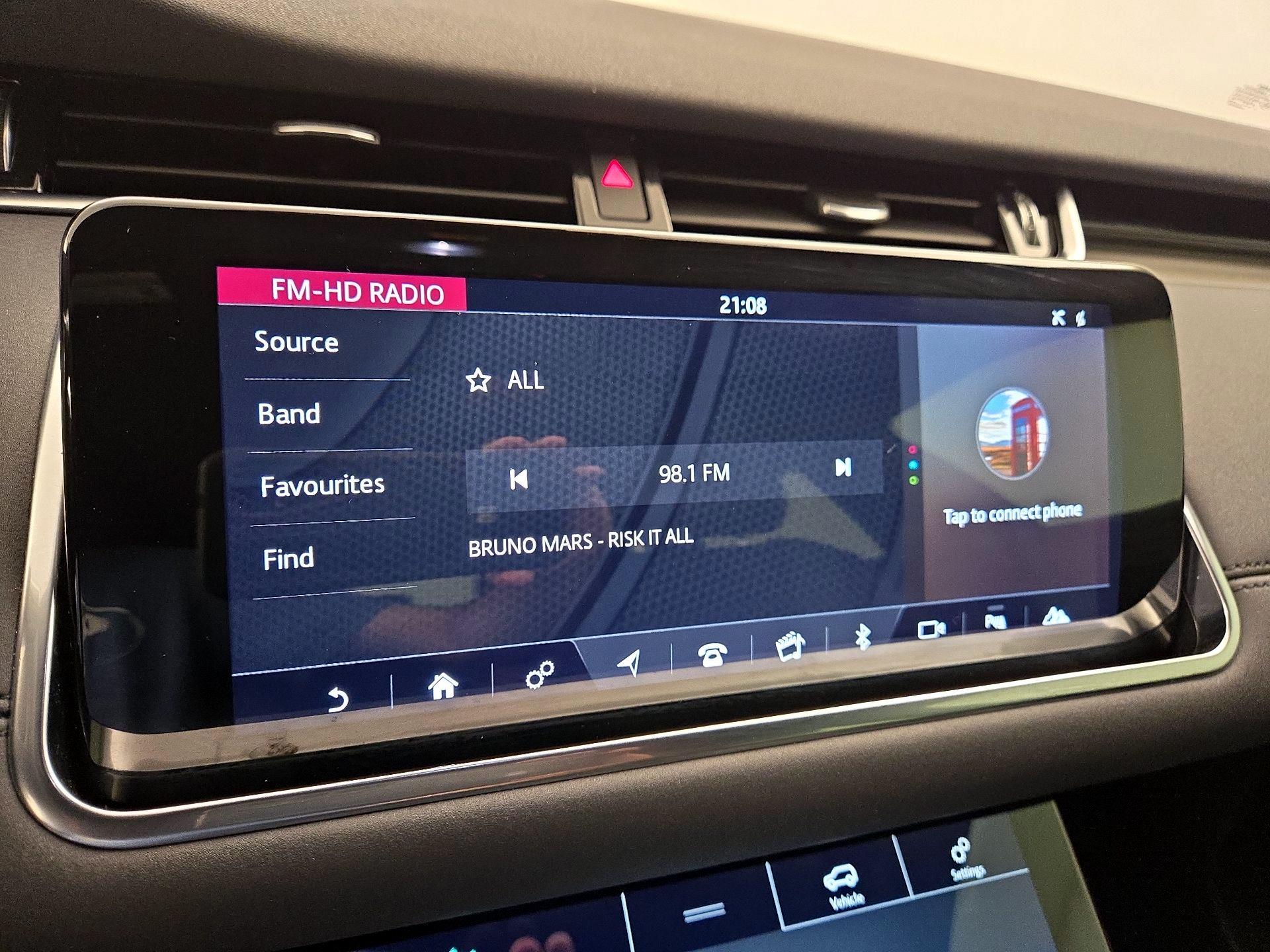 Thumbnail: 2020 Land Rover Range Rover Evoque - 15