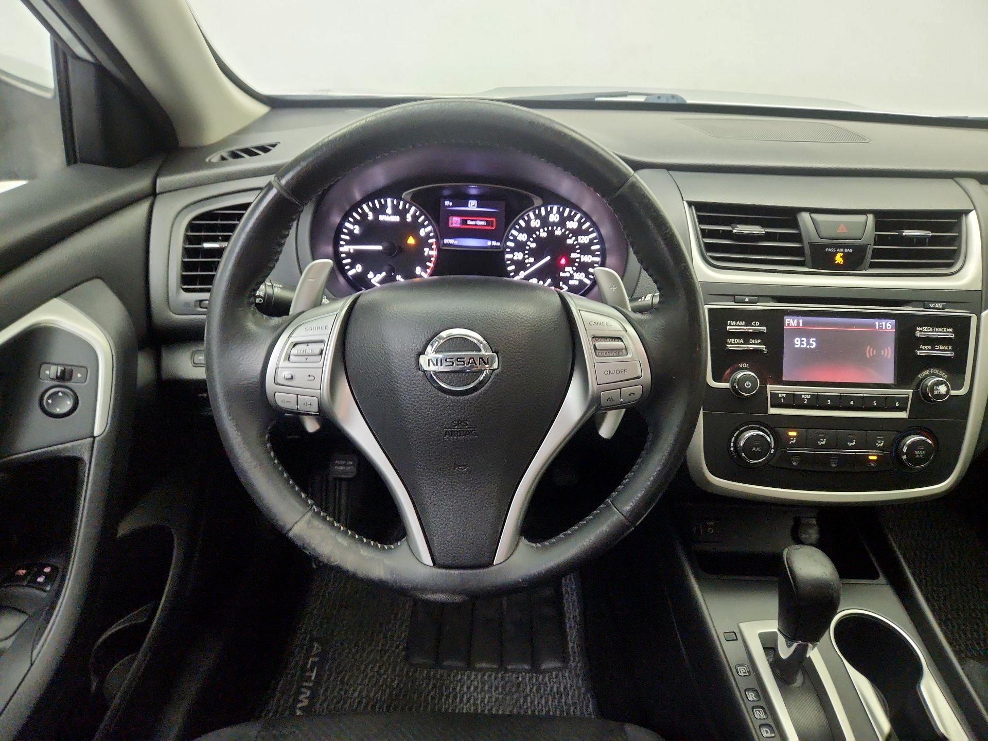 Thumbnail: 2016 Nissan Altima - 10