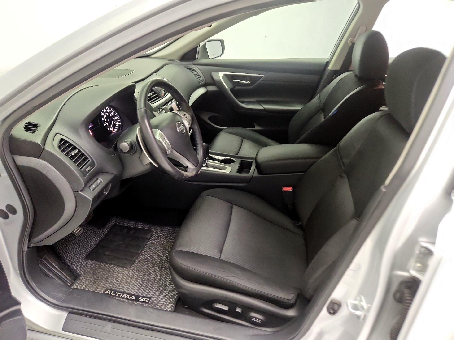 Thumbnail: 2016 Nissan Altima - 11