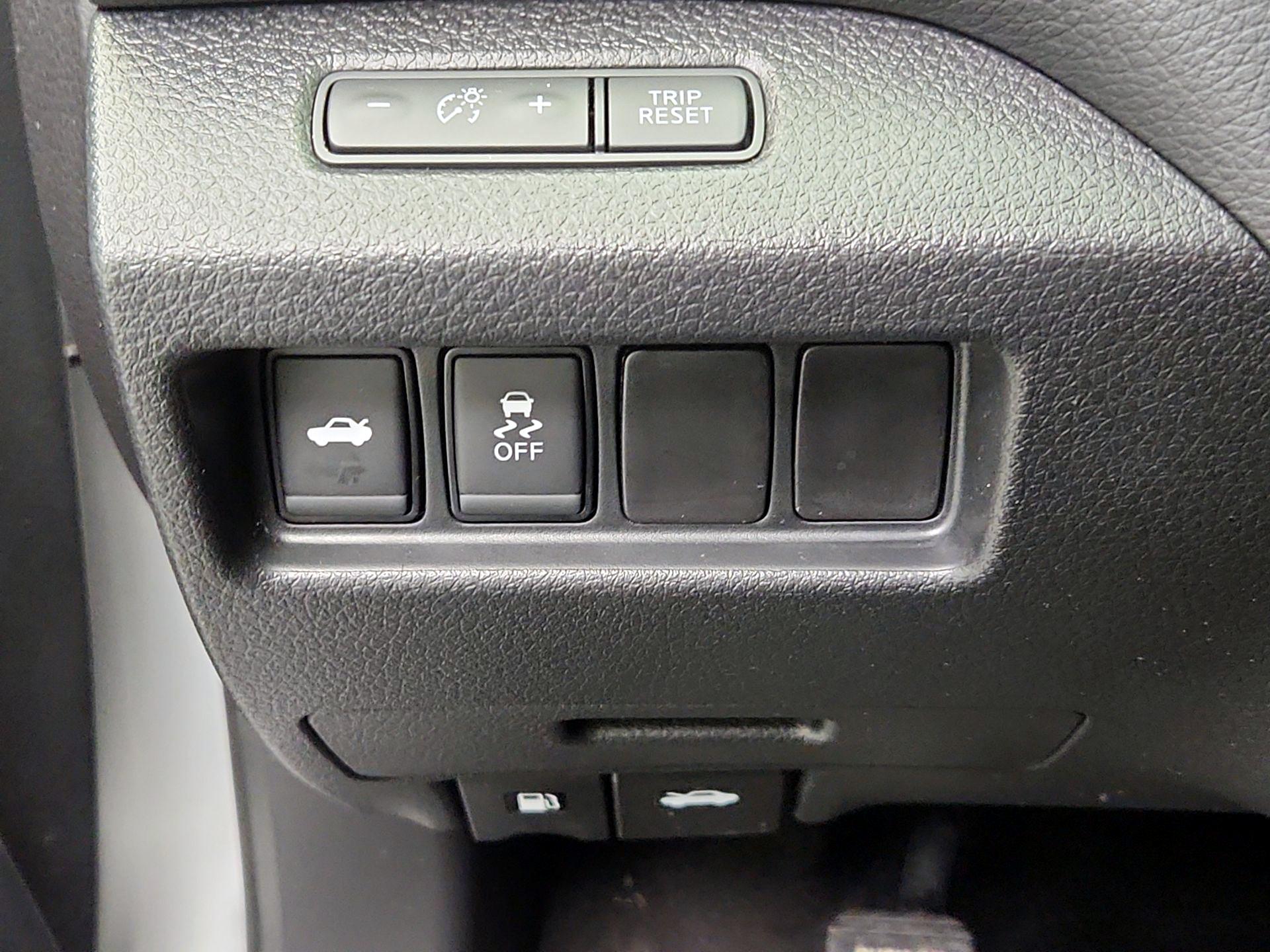 Thumbnail: 2016 Nissan Altima - 13