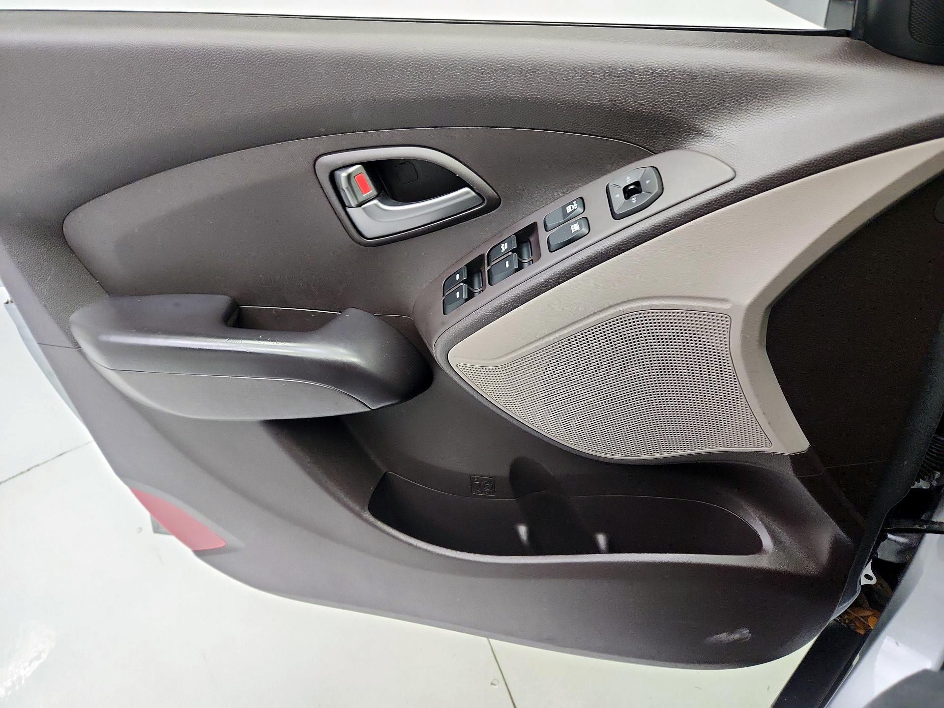 Thumbnail: 2015 Hyundai Tucson - 12