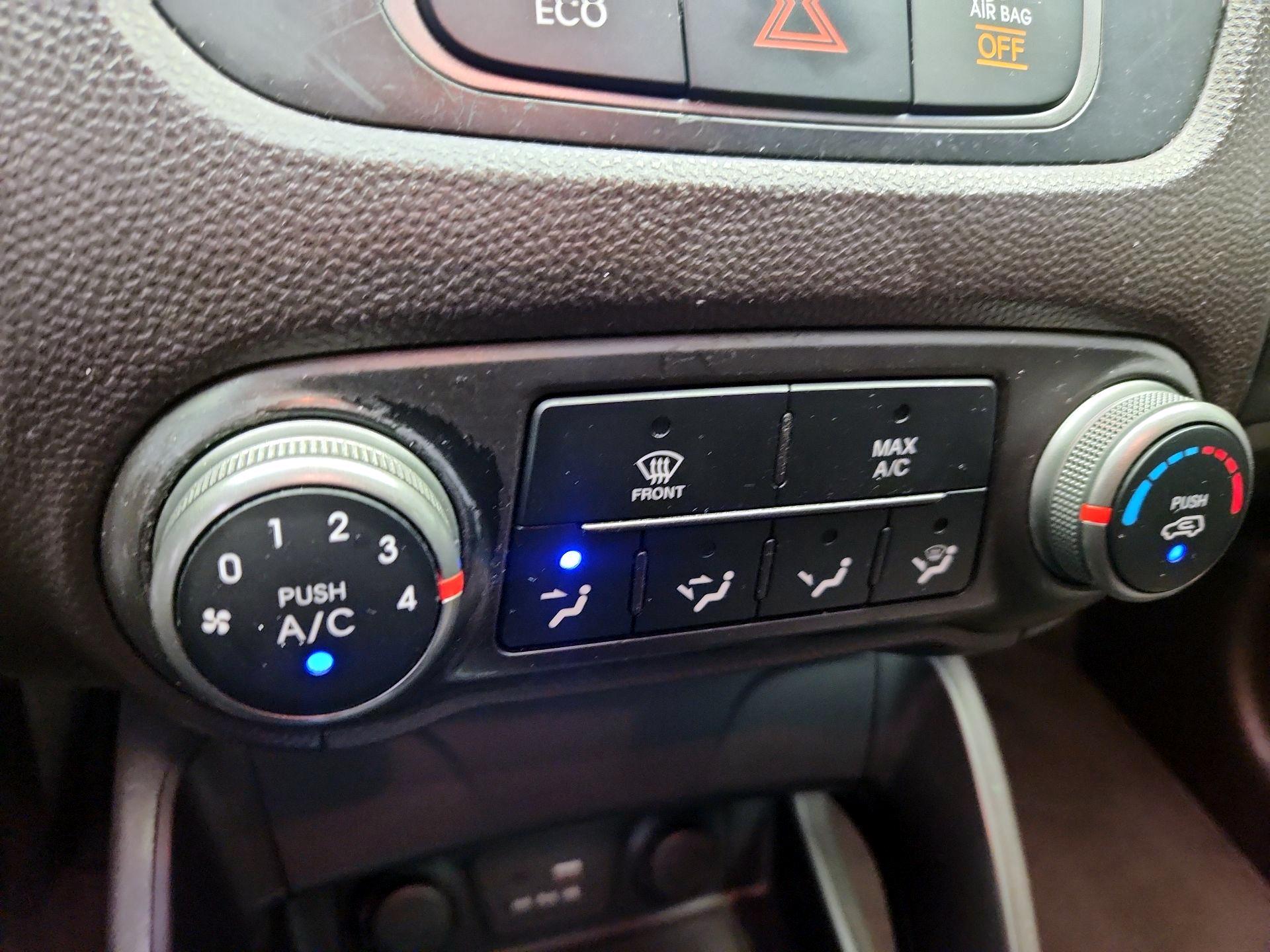 Thumbnail: 2015 Hyundai Tucson - 15