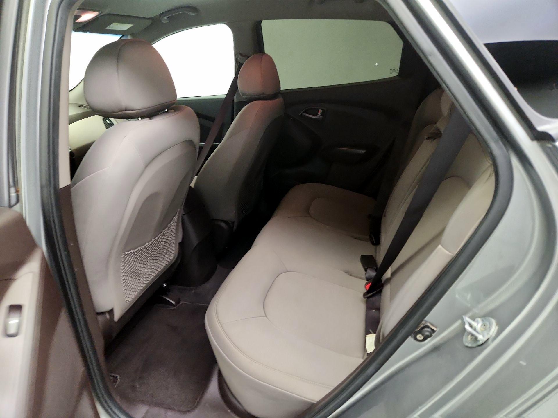 Thumbnail: 2015 Hyundai Tucson - 18