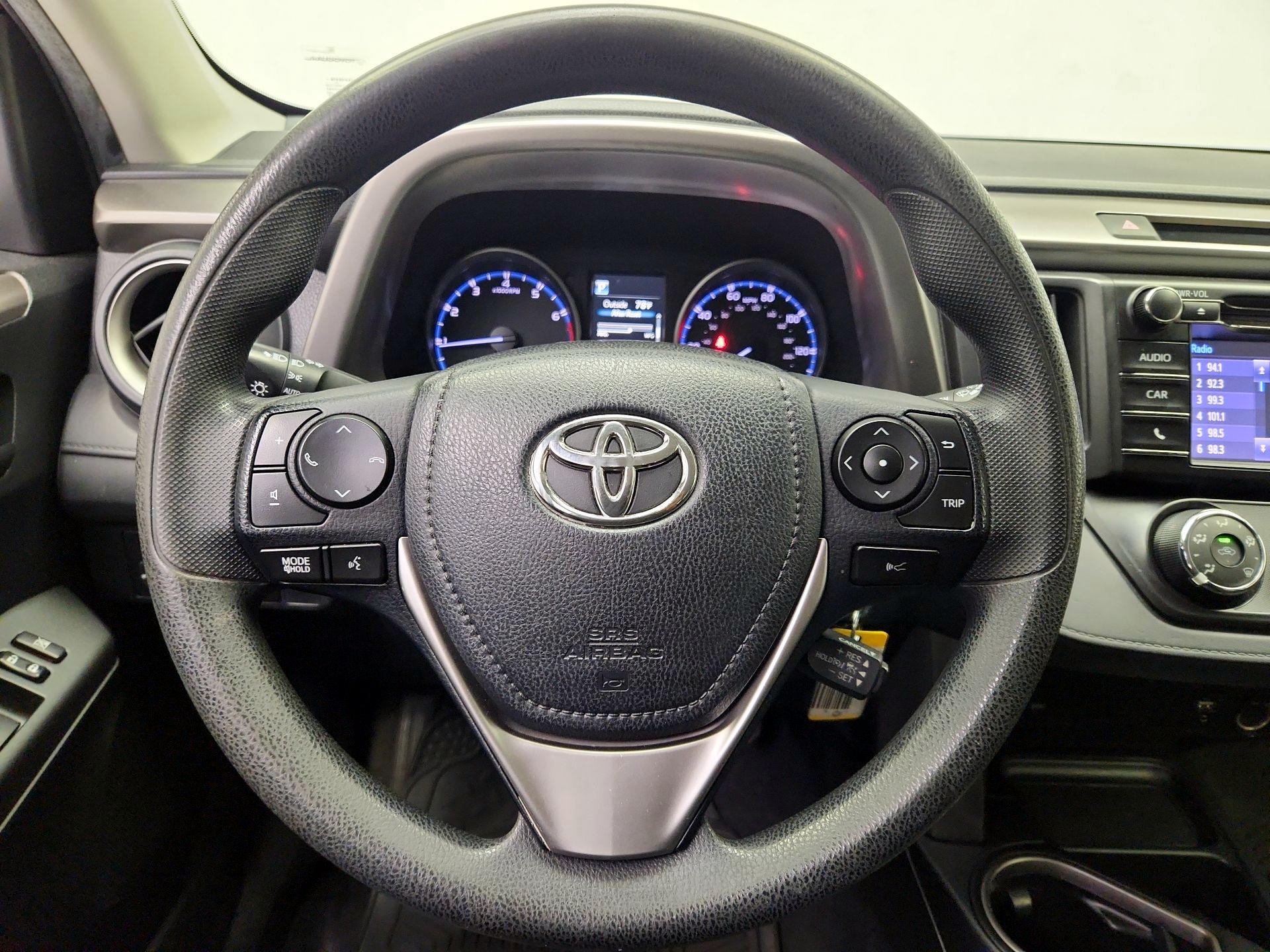 Thumbnail: 2018 Toyota RAV4 - 10