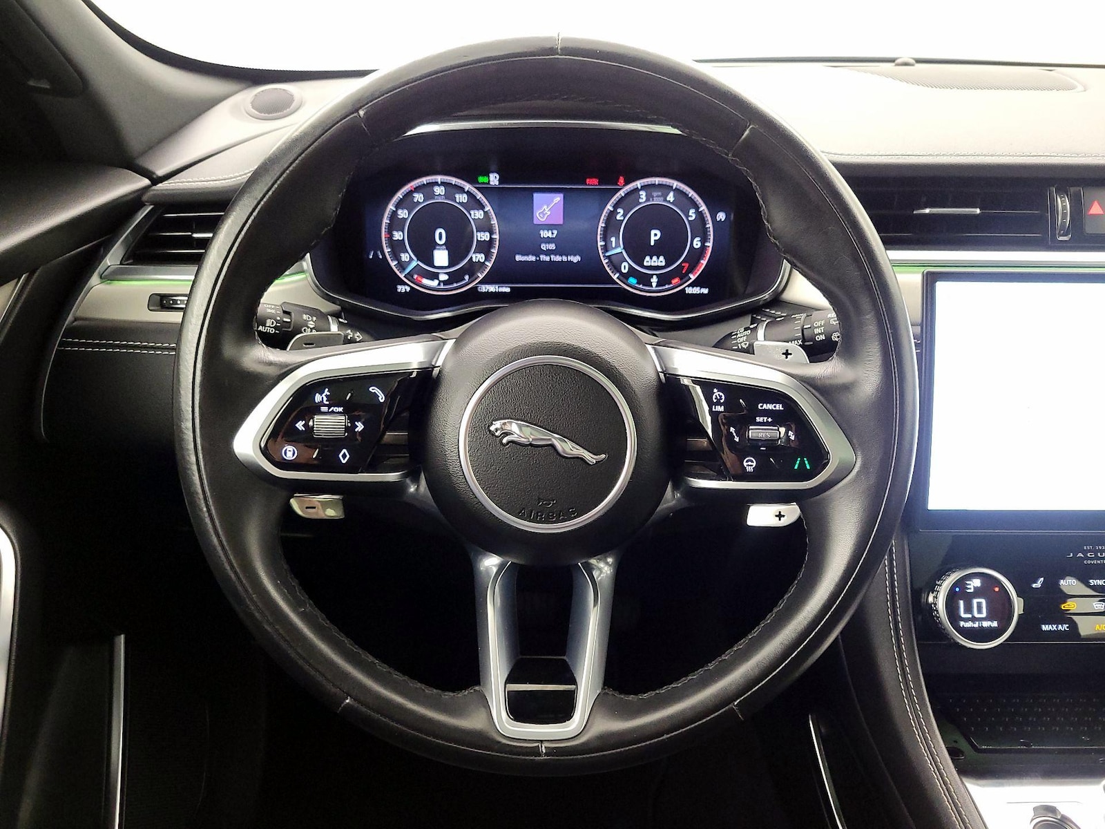 2025 Jaguar F-PACE R-Dynamic S - Photo 11