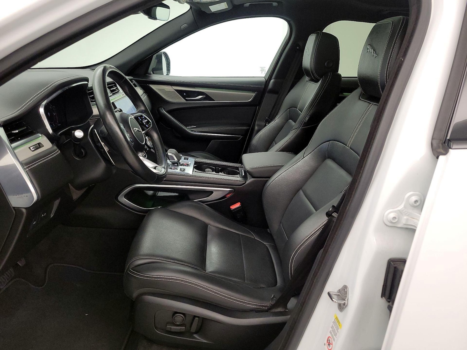 2025 Jaguar F-PACE R-Dynamic S - Photo 12