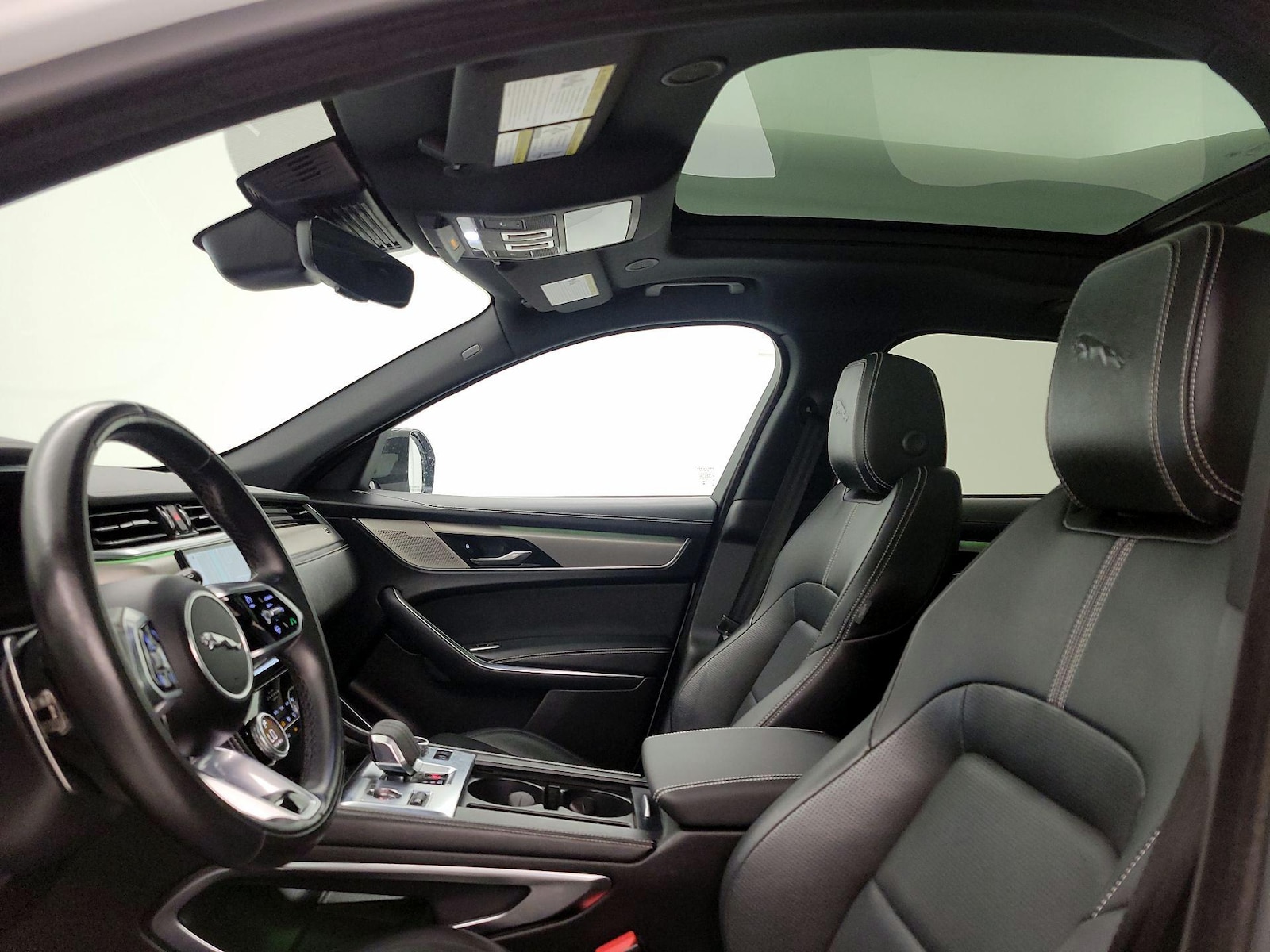 2025 Jaguar F-PACE R-Dynamic S - Photo 21