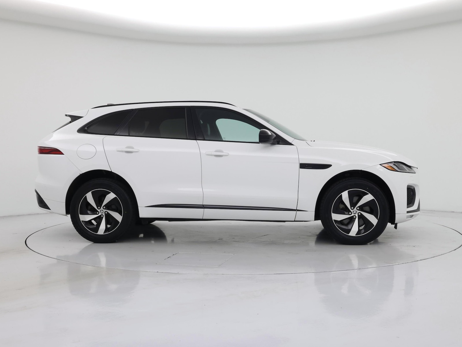2025 Jaguar F-PACE R-Dynamic S - Photo 8