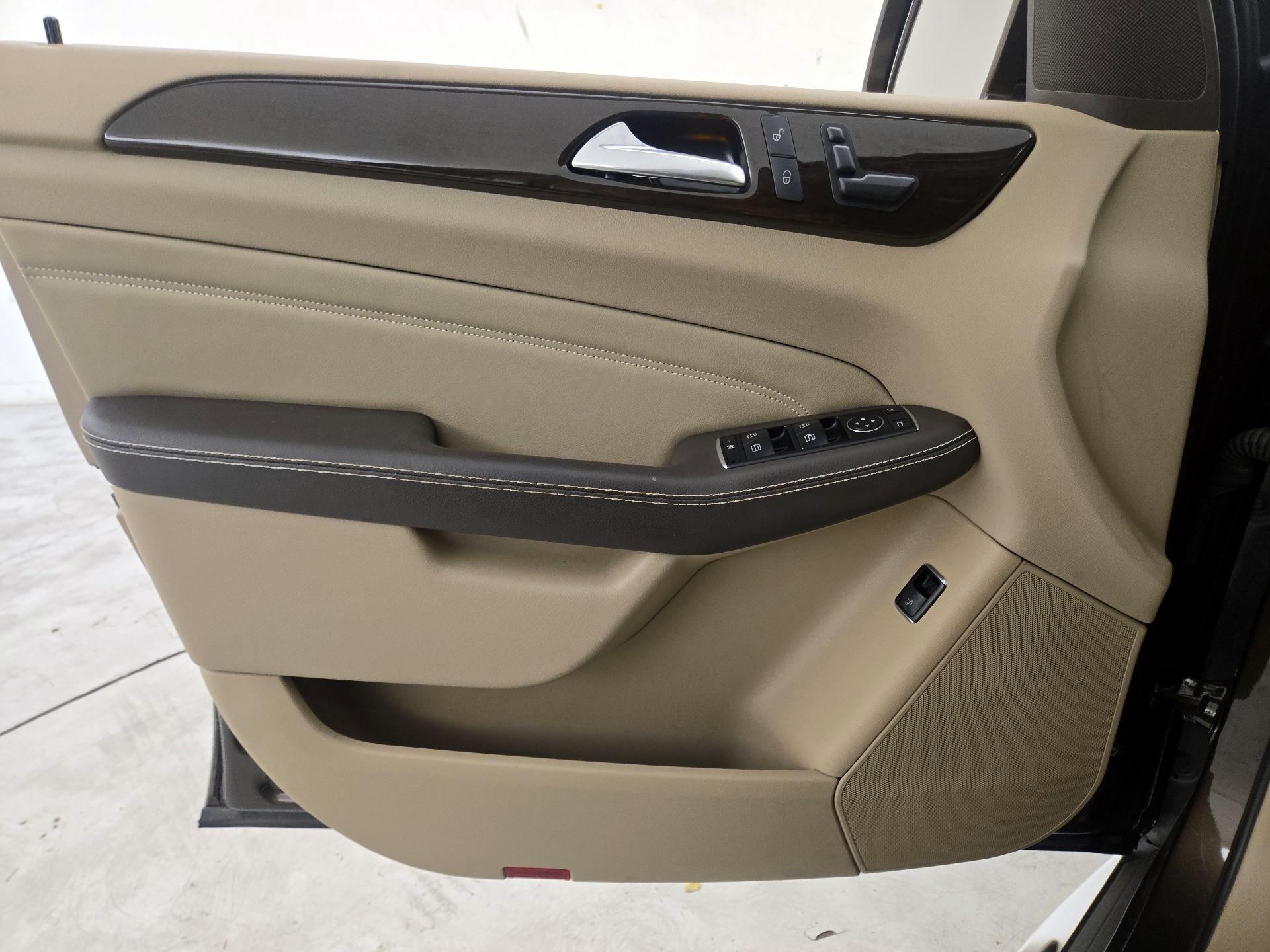 Thumbnail: 2015 Mercedes-Benz M-Class - 12