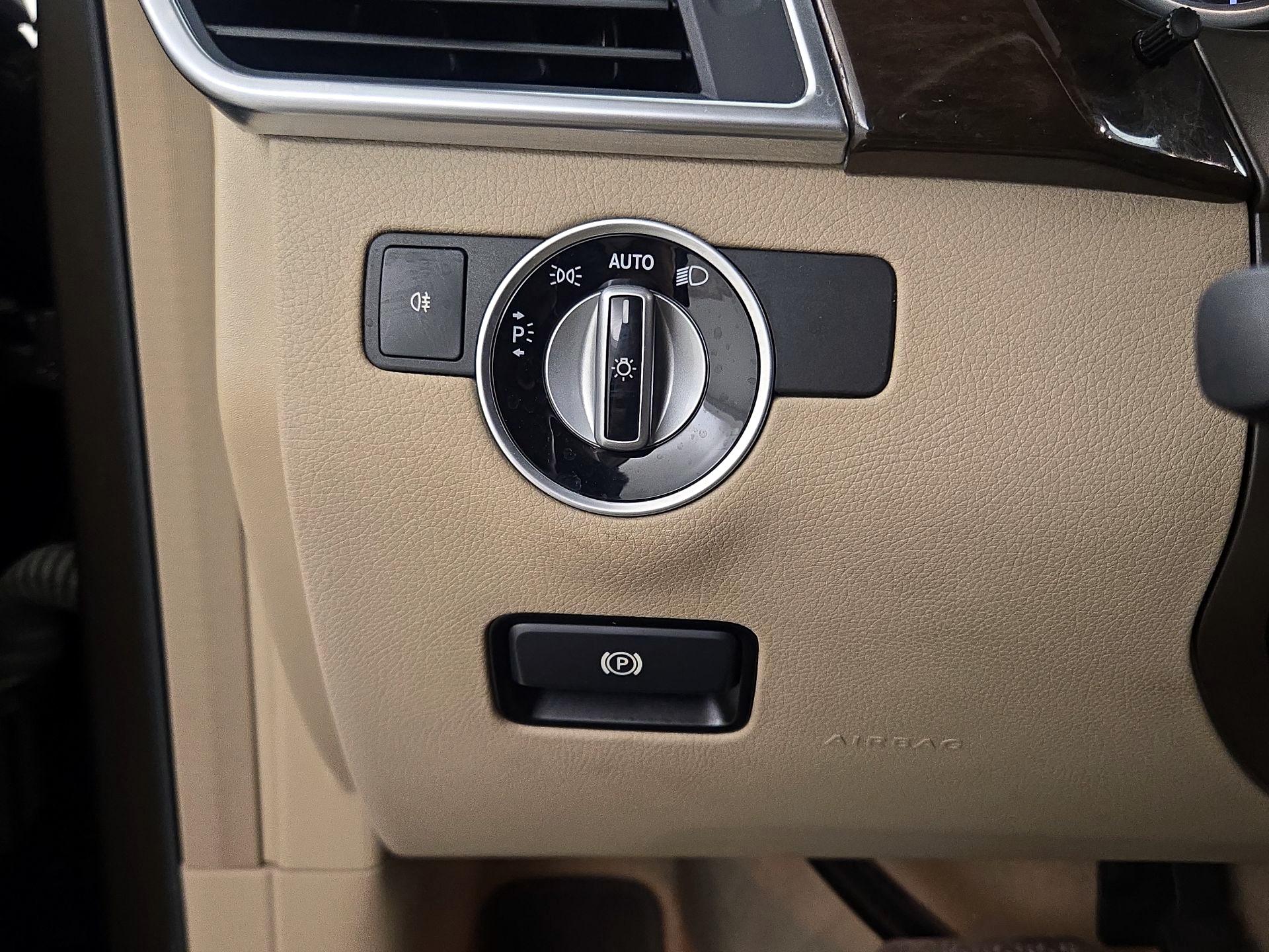 Thumbnail: 2015 Mercedes-Benz M-Class - 13