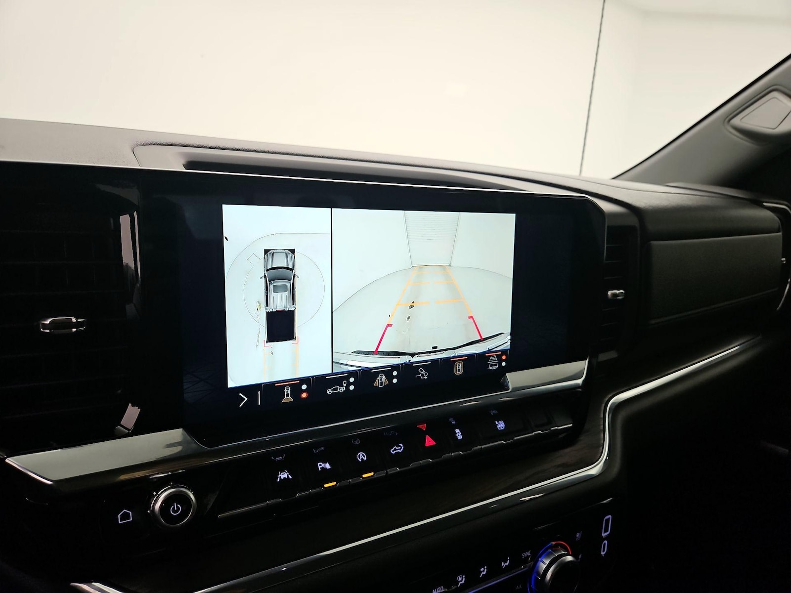 2025 GMC Sierra 1500 SLT - Photo 16