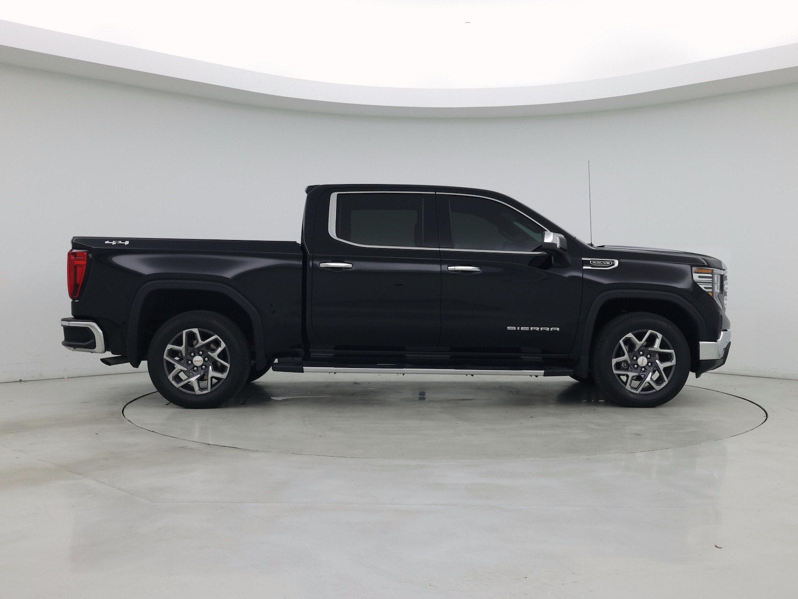 2025 GMC Sierra 1500 SLT - Photo 8