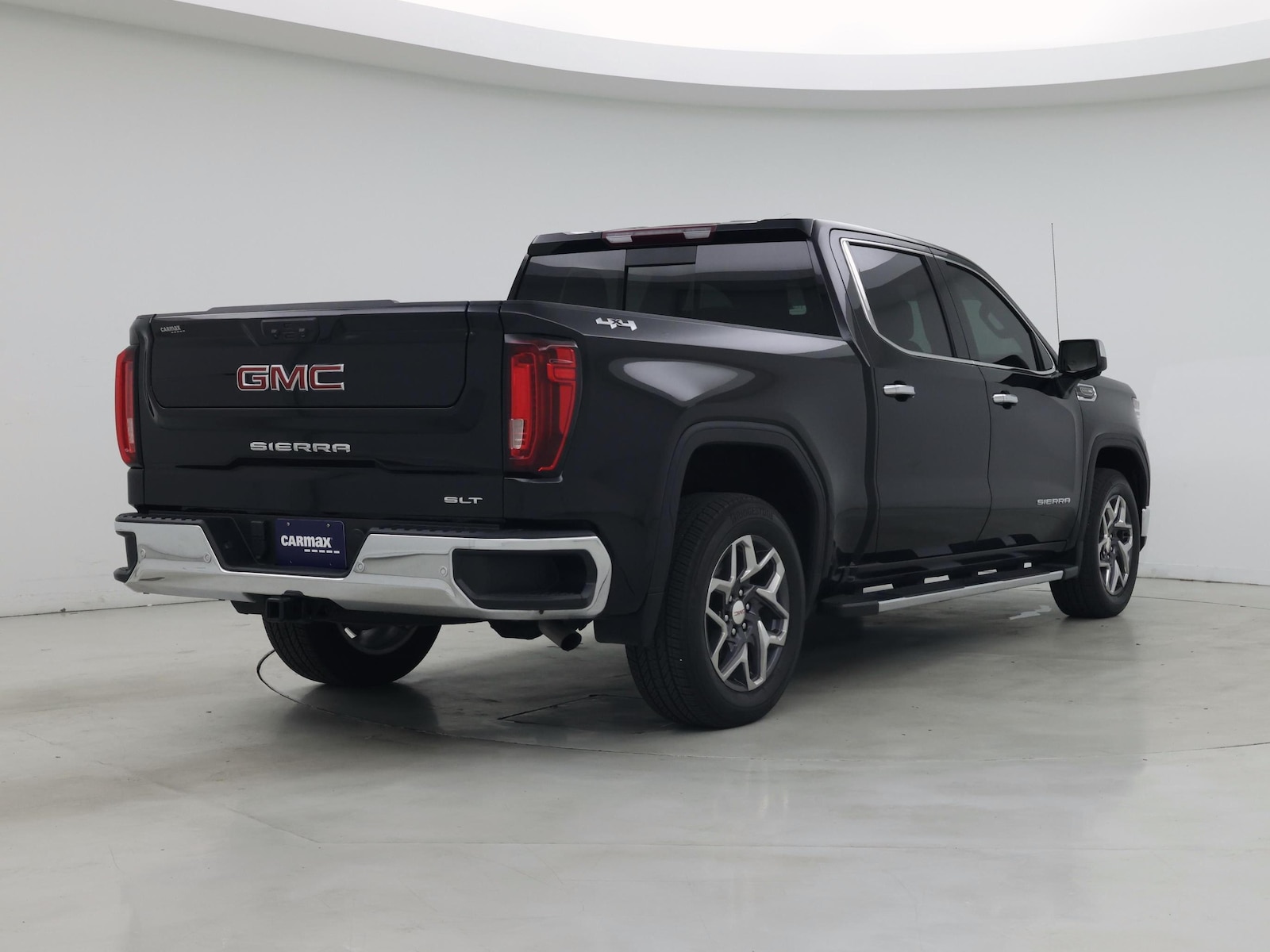 2025 GMC Sierra 1500 SLT - Photo 9