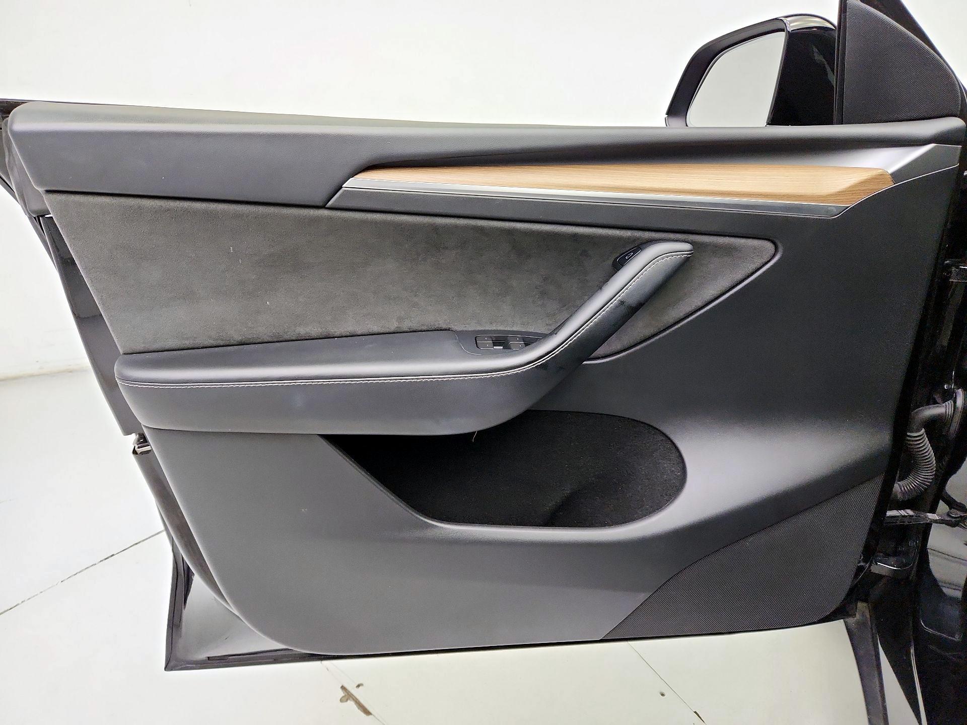 Thumbnail: 2023 Tesla Model Y - 12