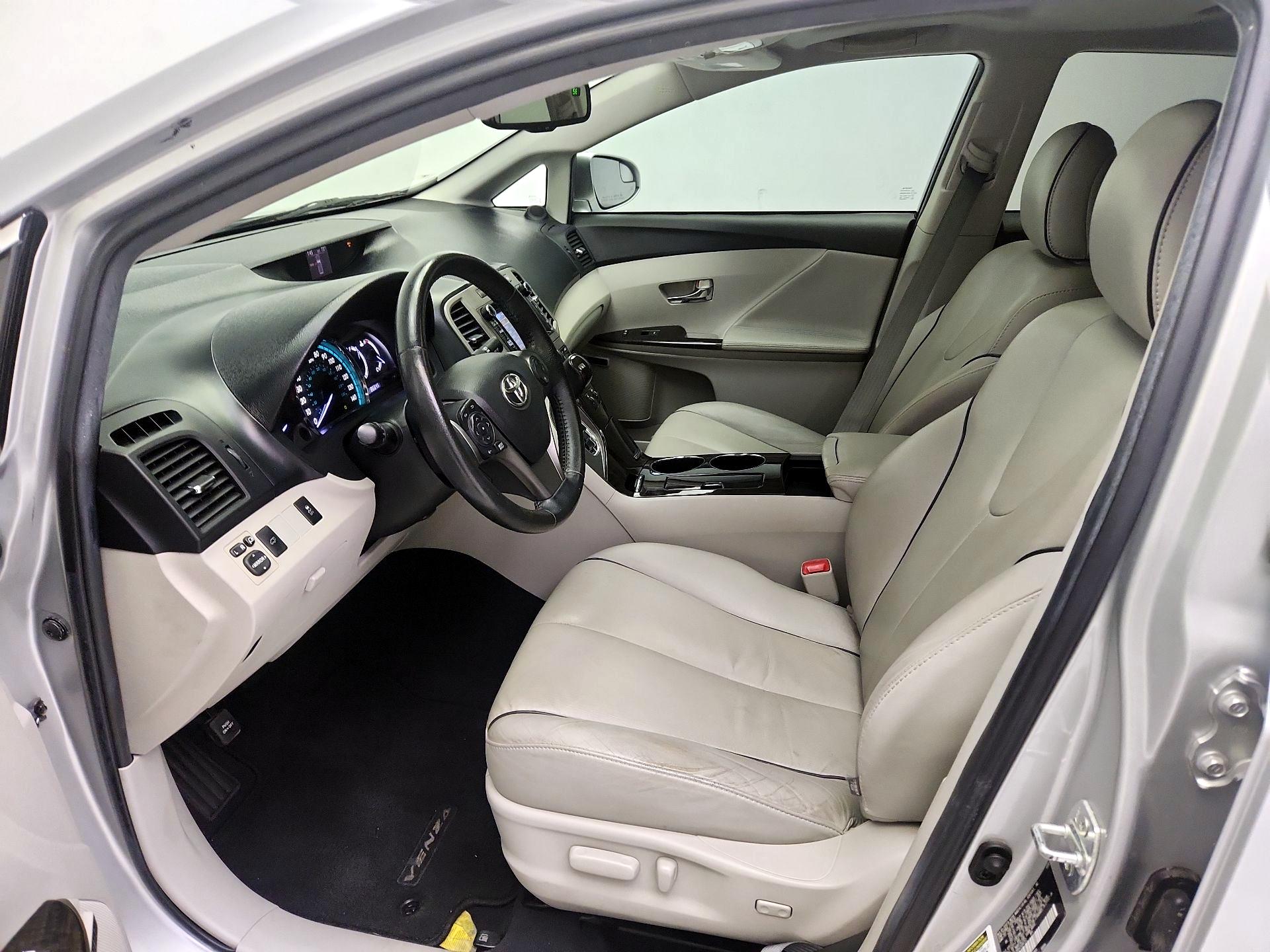 Thumbnail: 2014 Toyota Venza - 11