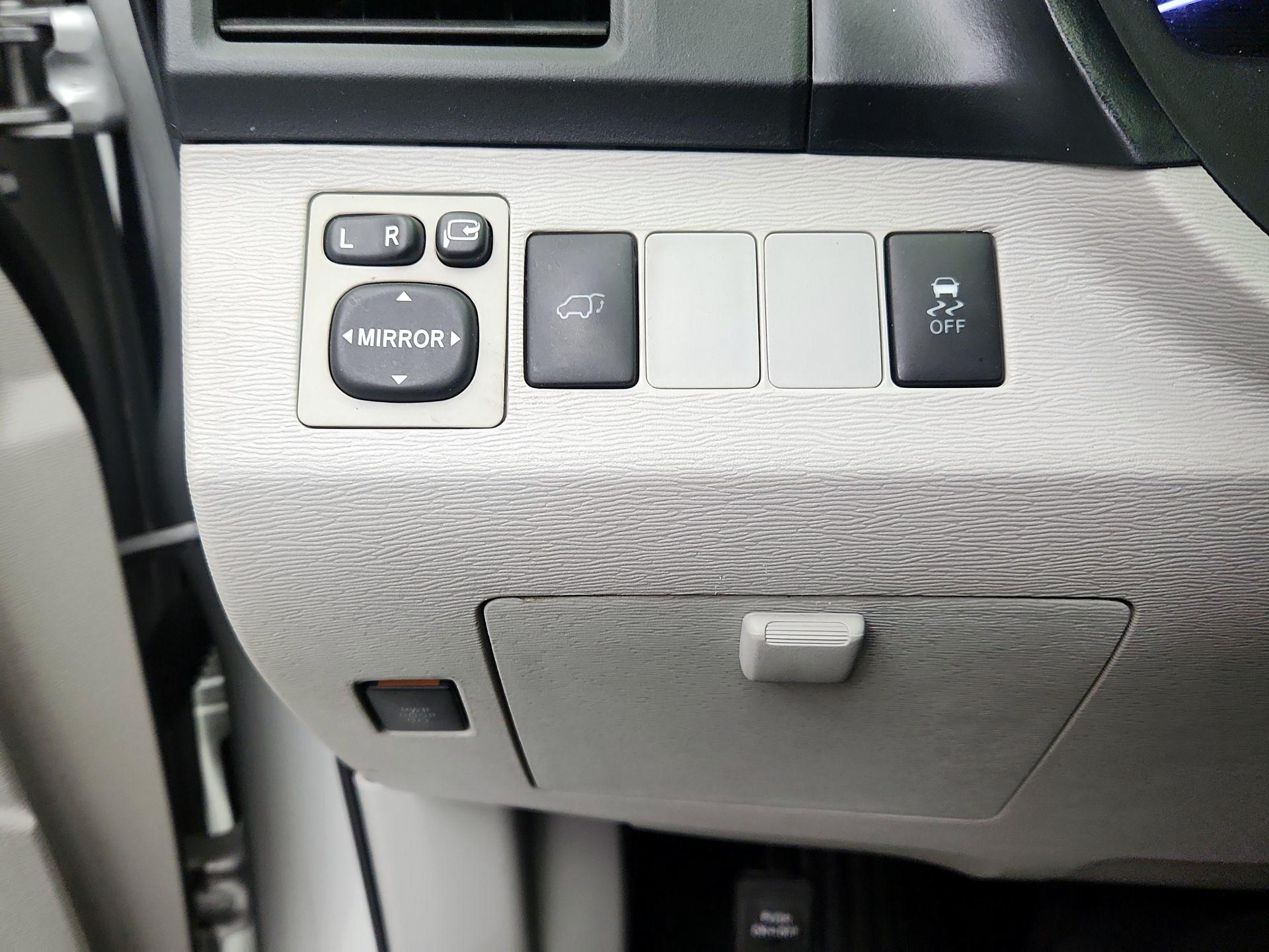 Thumbnail: 2014 Toyota Venza - 13