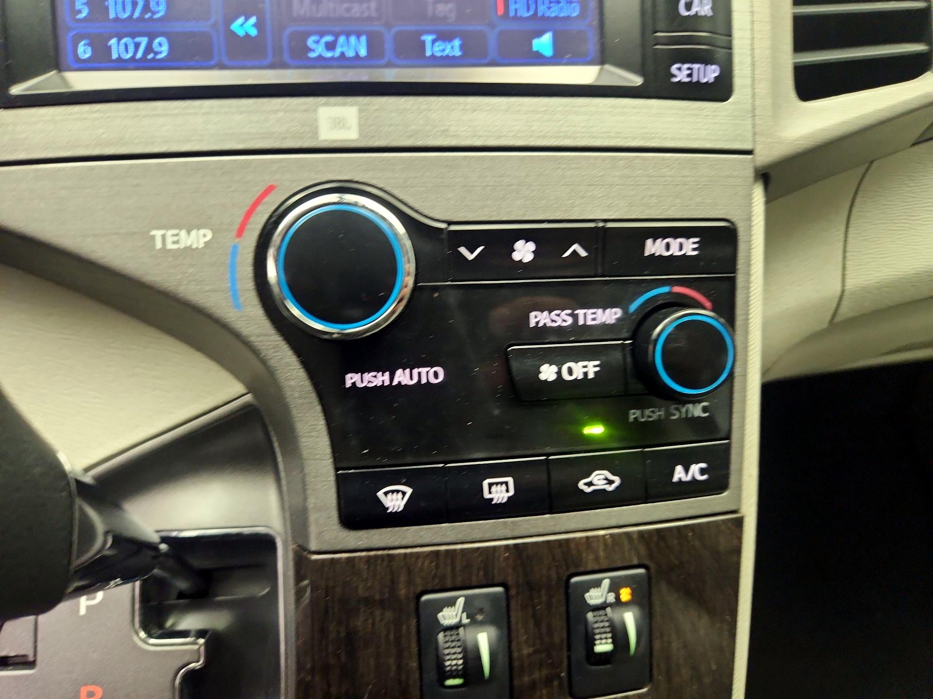 Thumbnail: 2014 Toyota Venza - 16