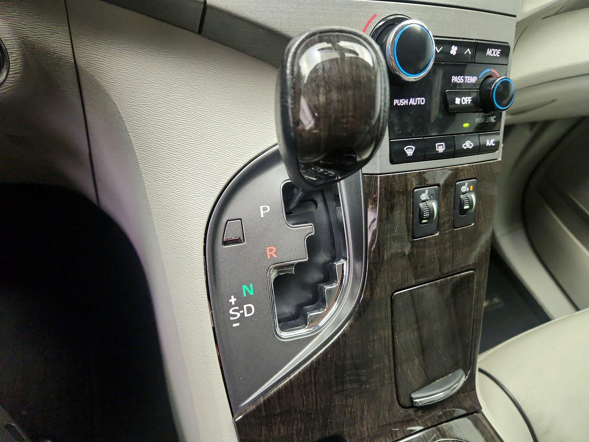 Thumbnail: 2014 Toyota Venza - 17