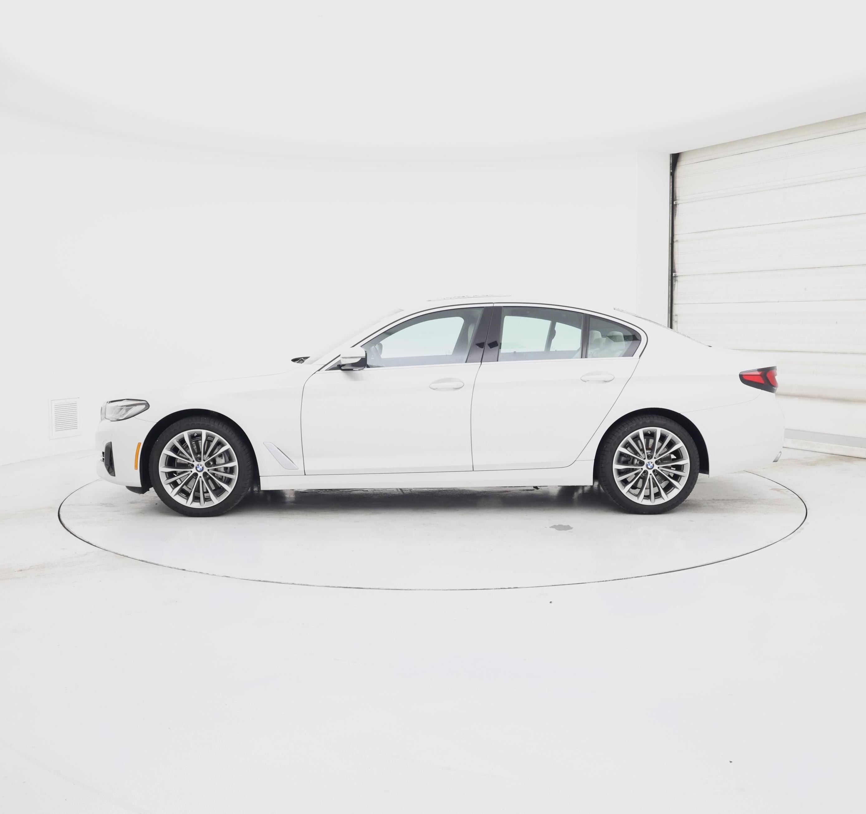 Thumbnail: 2023 BMW 5 Series - 3