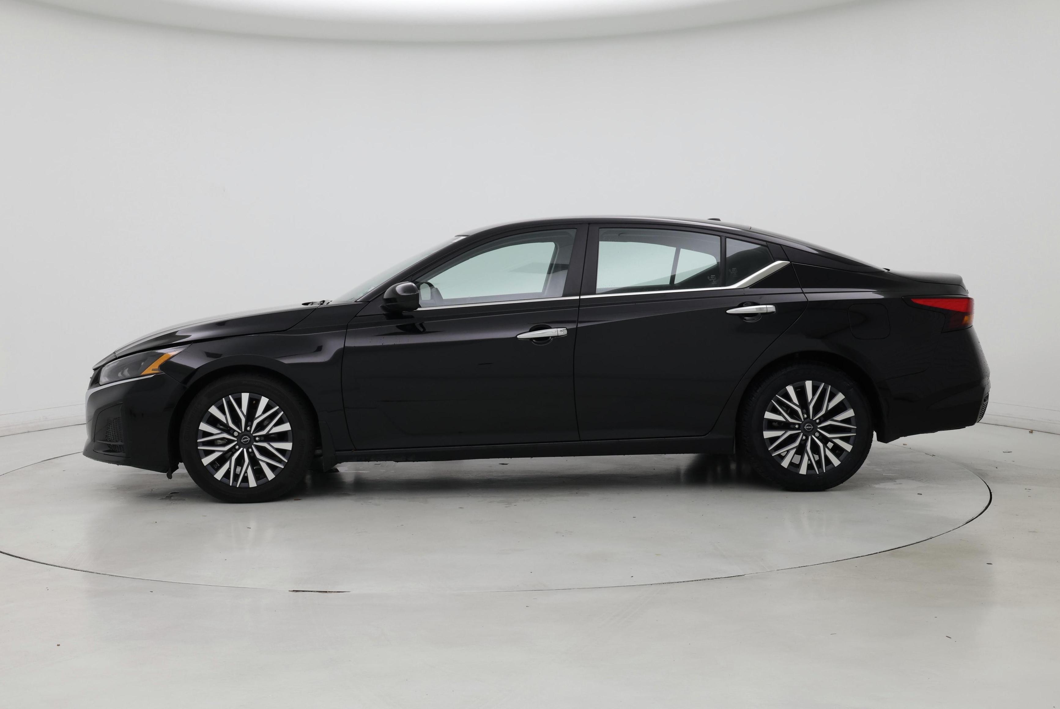 Thumbnail: 2023 Nissan Altima - 3