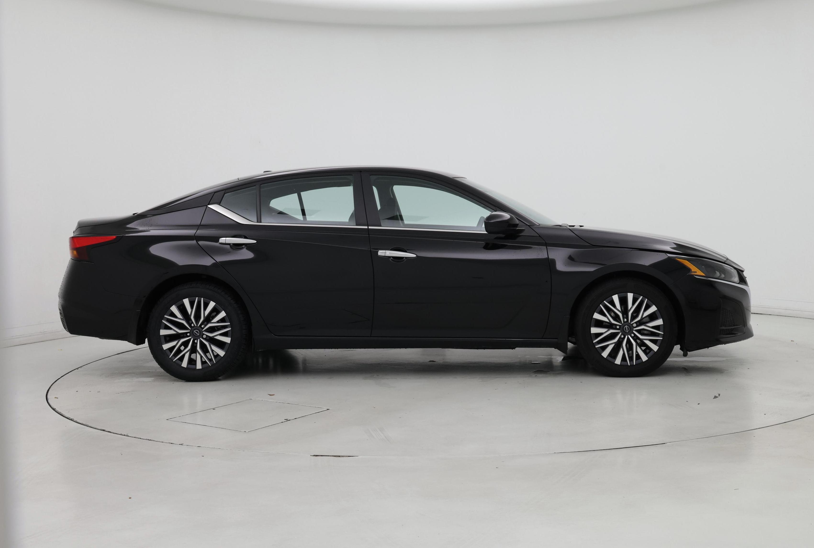 Thumbnail: 2023 Nissan Altima - 7