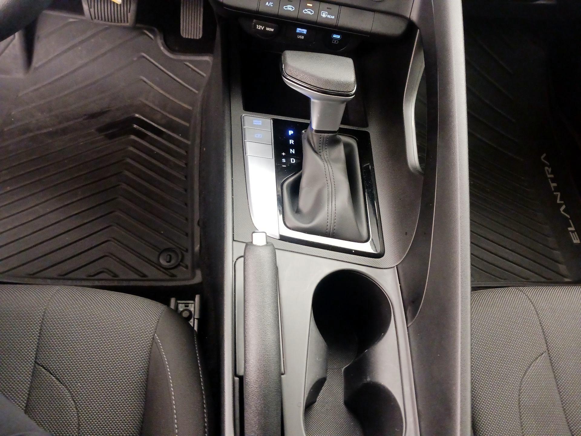 Thumbnail: 2025 Hyundai Elantra - 17