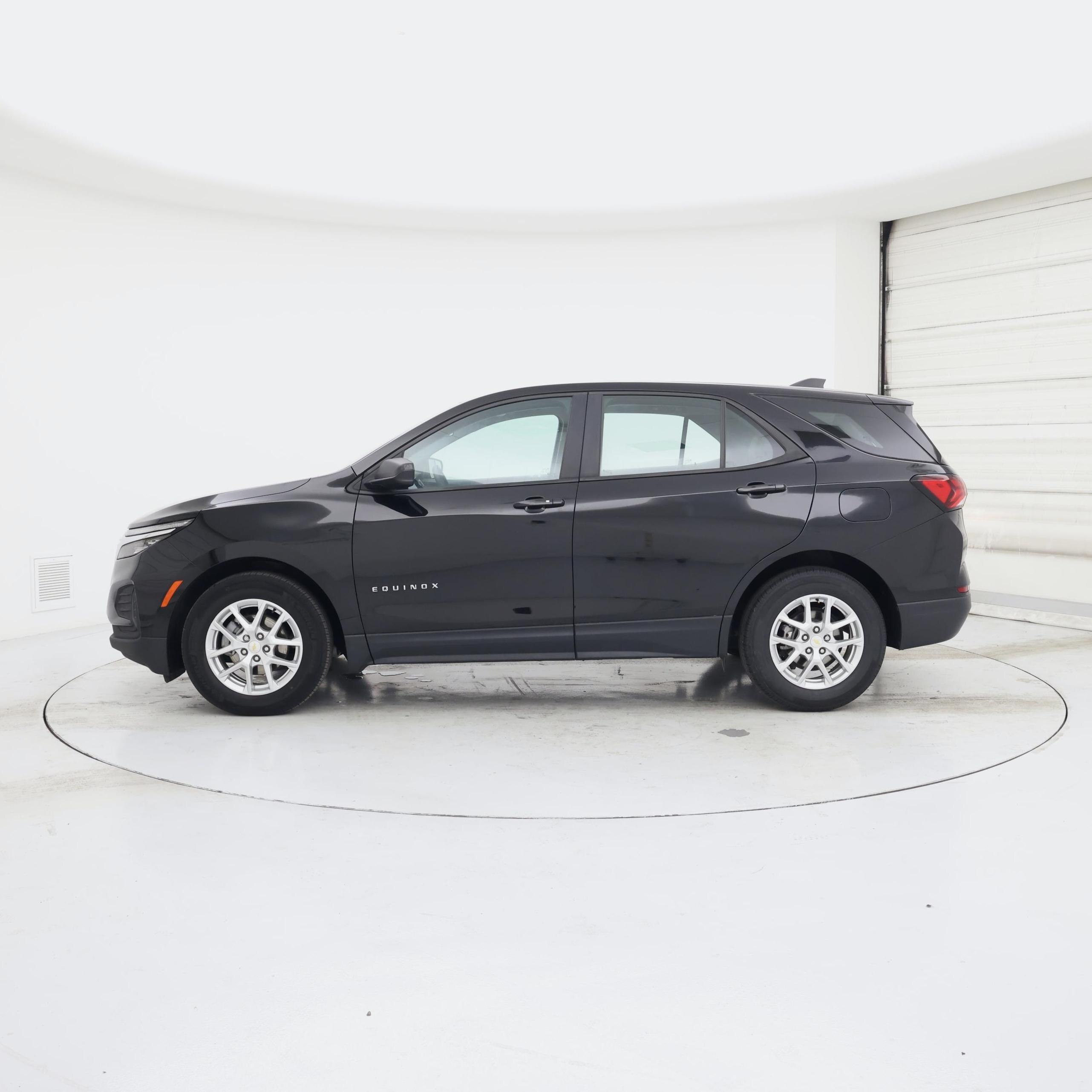 Thumbnail: 2022 Chevrolet Equinox - 3