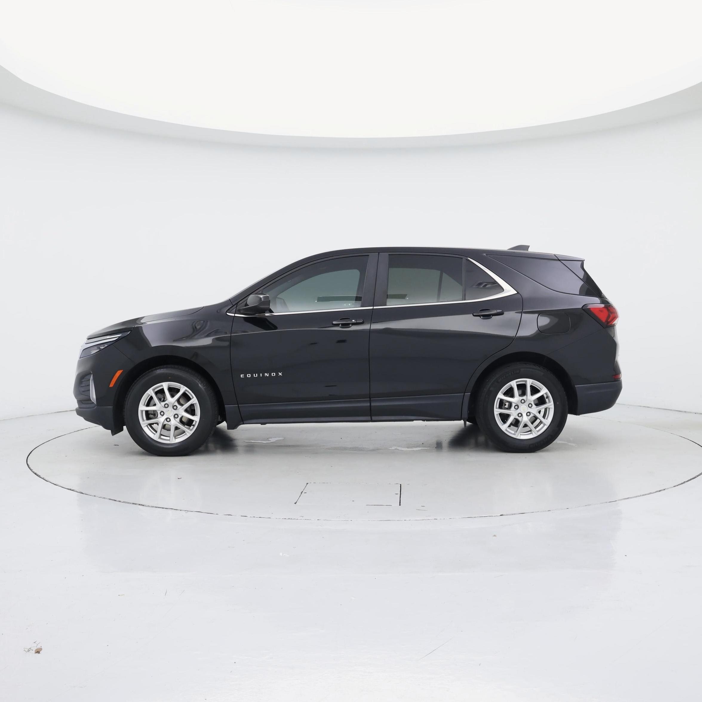 Thumbnail: 2022 Chevrolet Equinox - 3