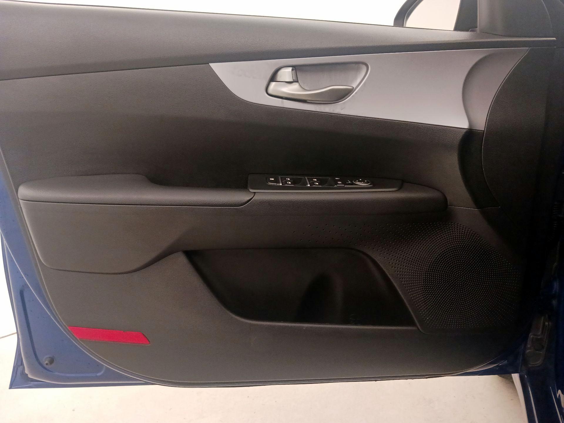 Thumbnail: 2022 Kia Forte - 12