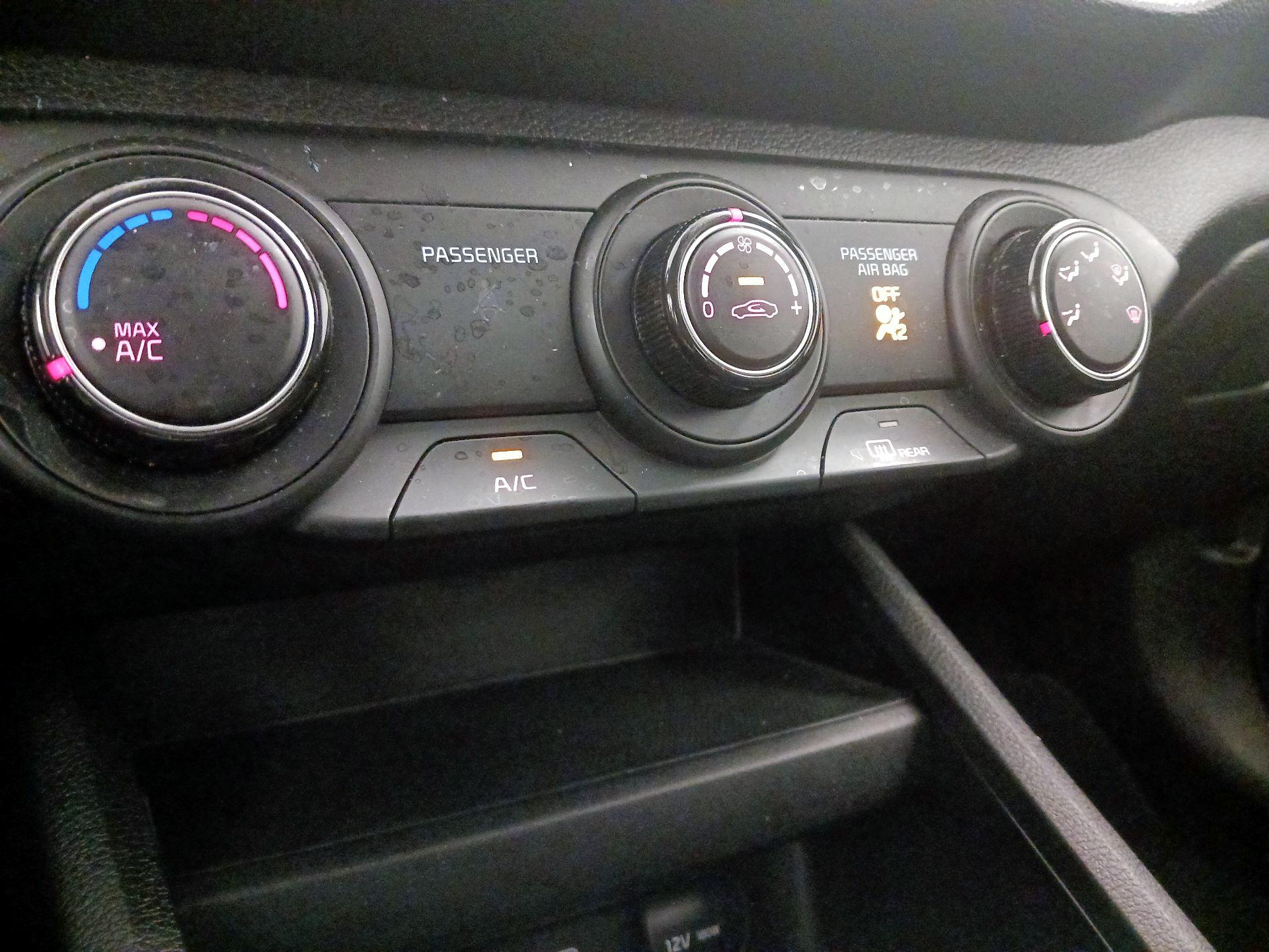 Thumbnail: 2022 Kia Forte - 16