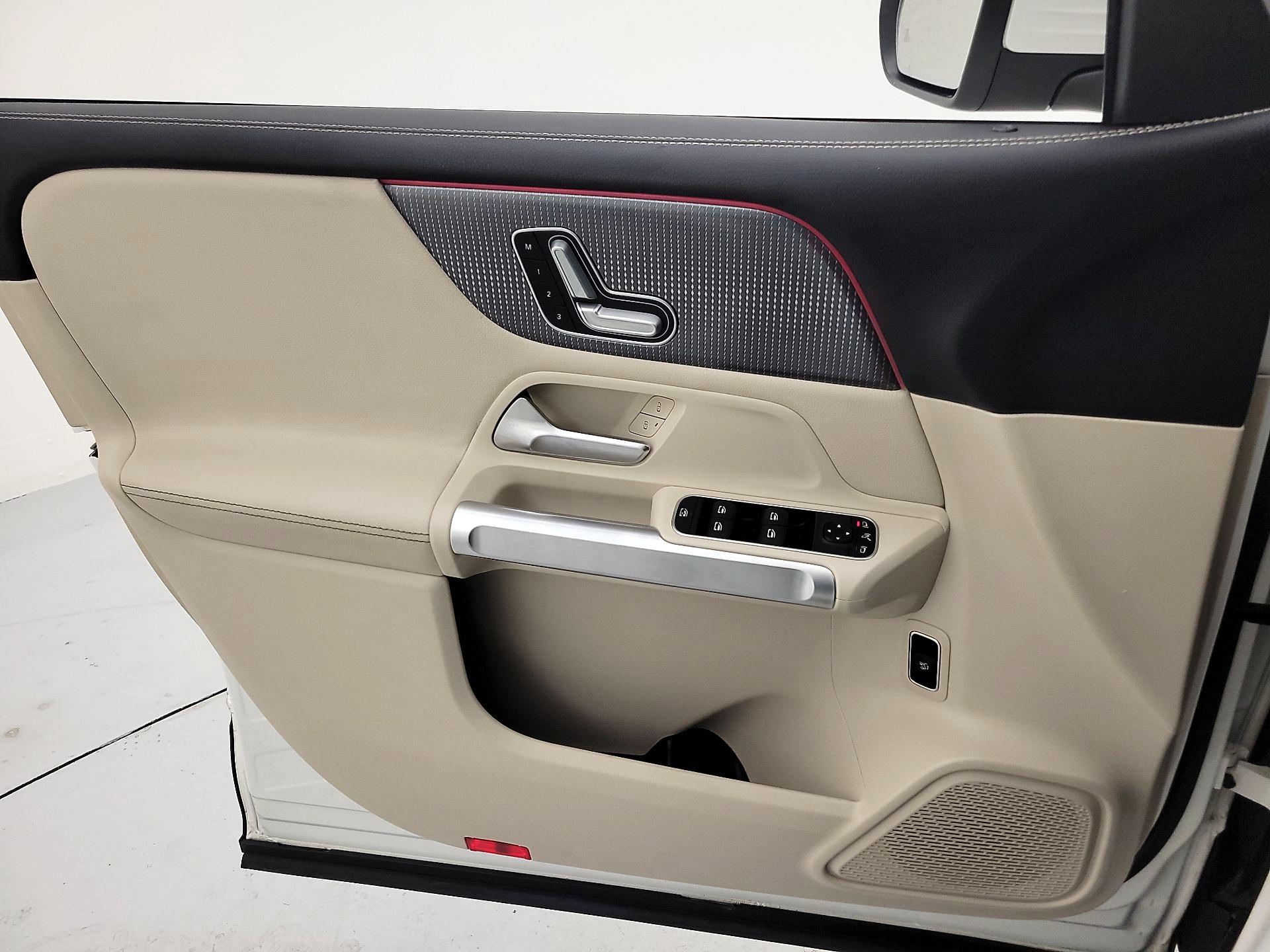 Thumbnail: 2021 Mercedes-Benz GLB - 12