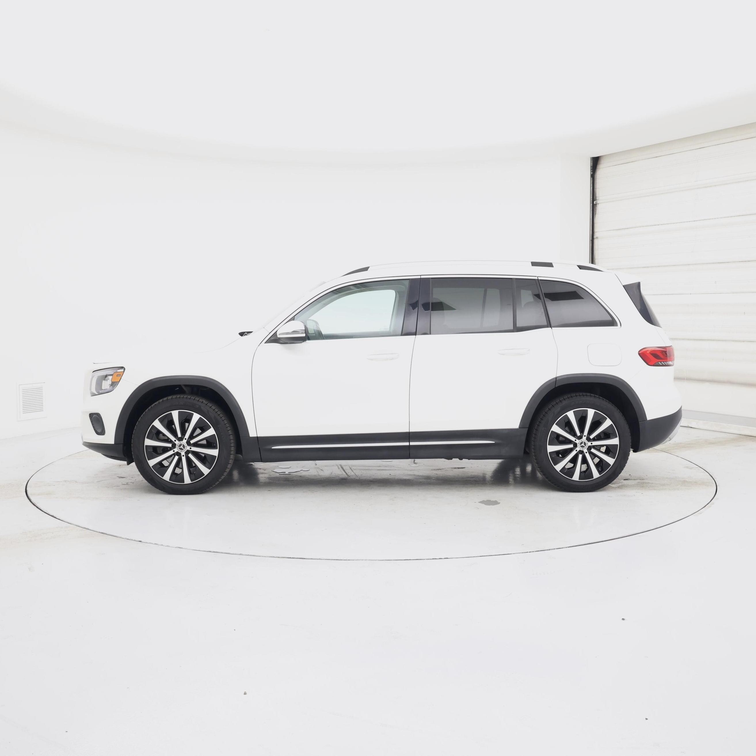 Thumbnail: 2021 Mercedes-Benz GLB - 3