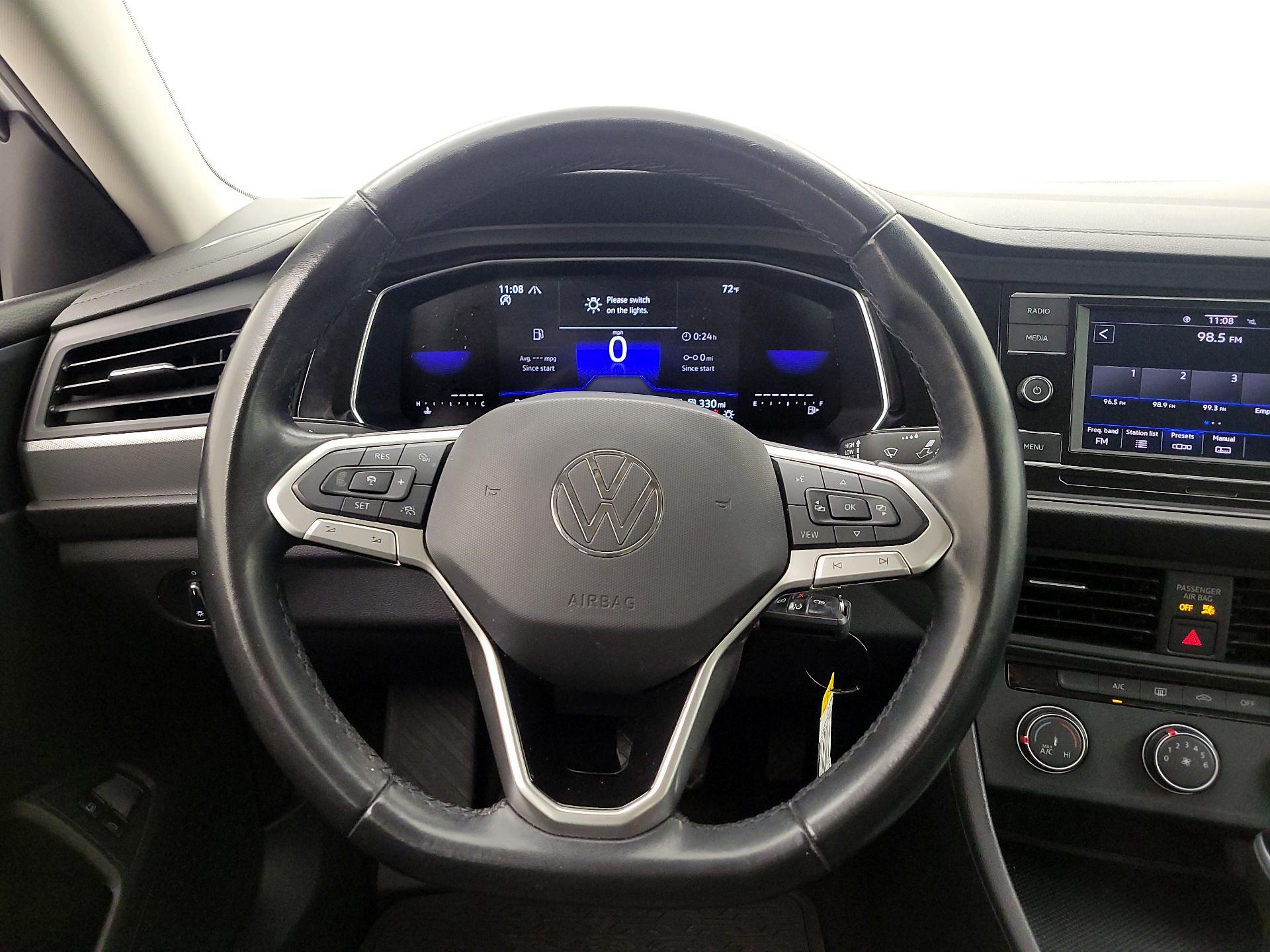 Thumbnail: 2023 Volkswagen Jetta - 10