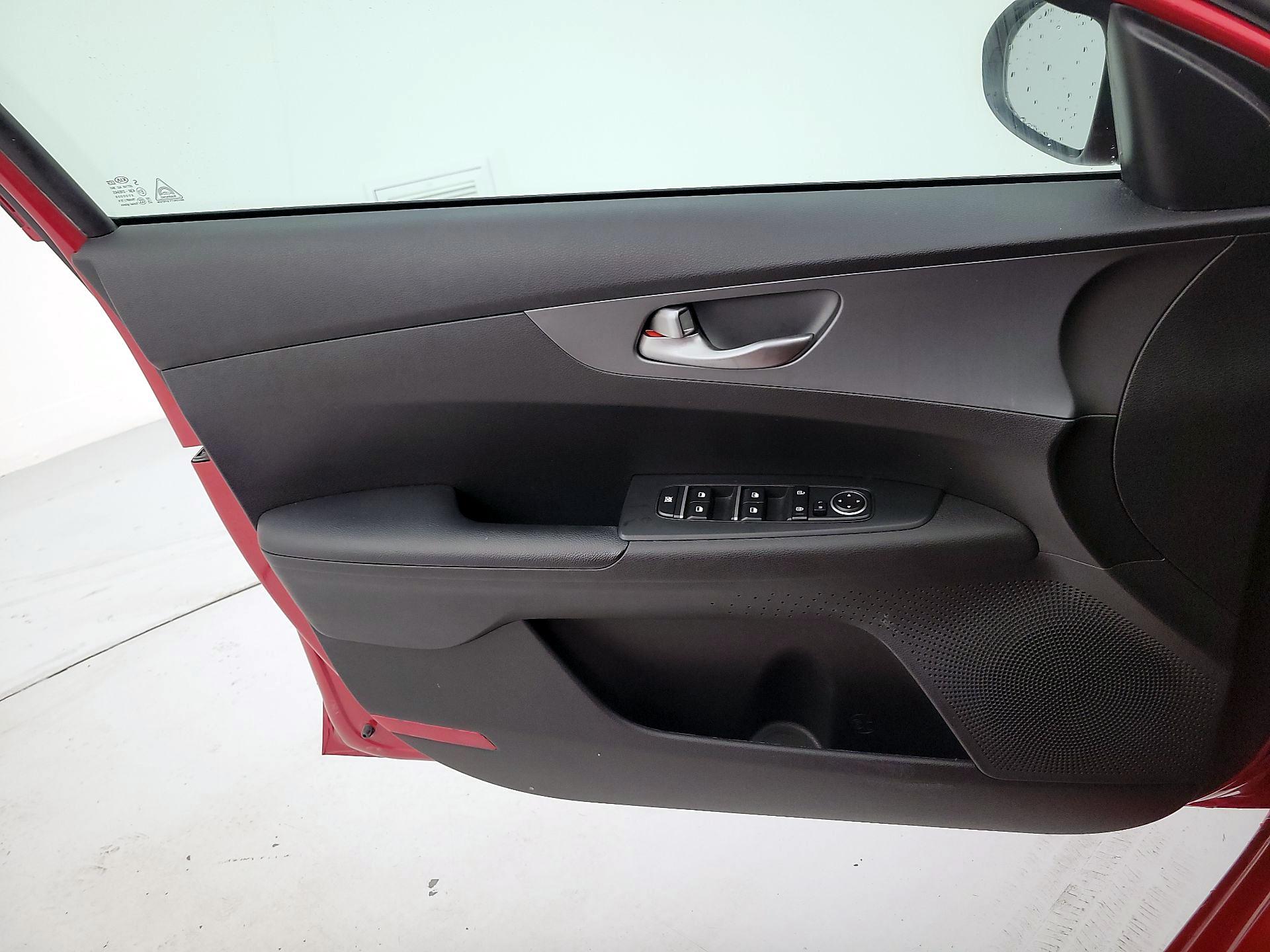Thumbnail: 2021 Kia Forte - 12