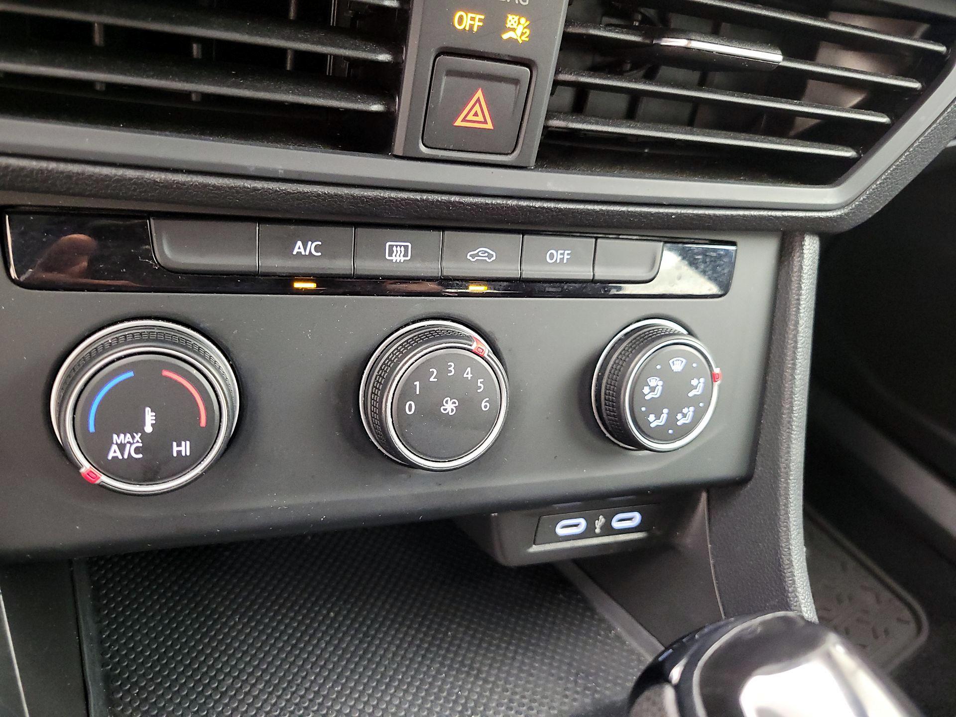 Thumbnail: 2023 Volkswagen Jetta - 14