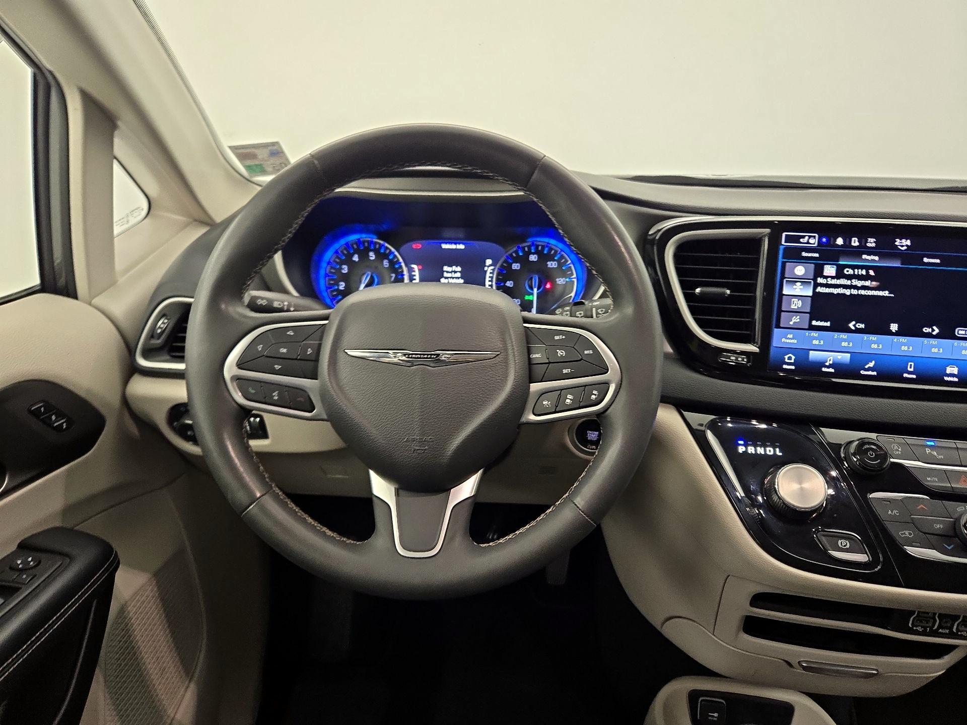 Thumbnail: 2023 Chrysler Pacifica - 10