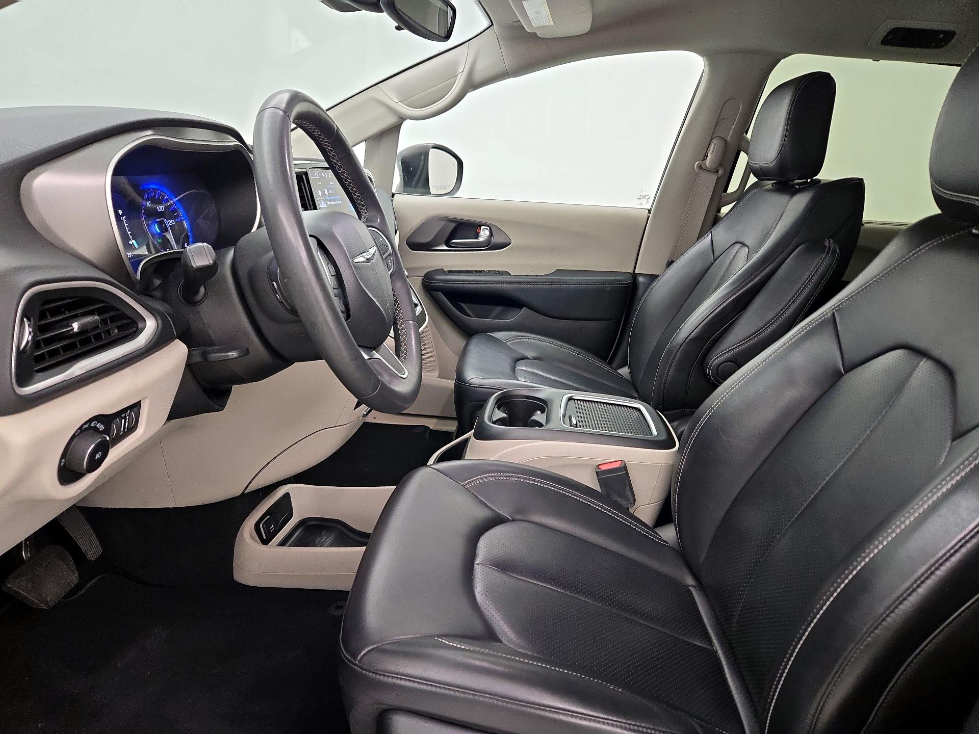 Thumbnail: 2023 Chrysler Pacifica - 11