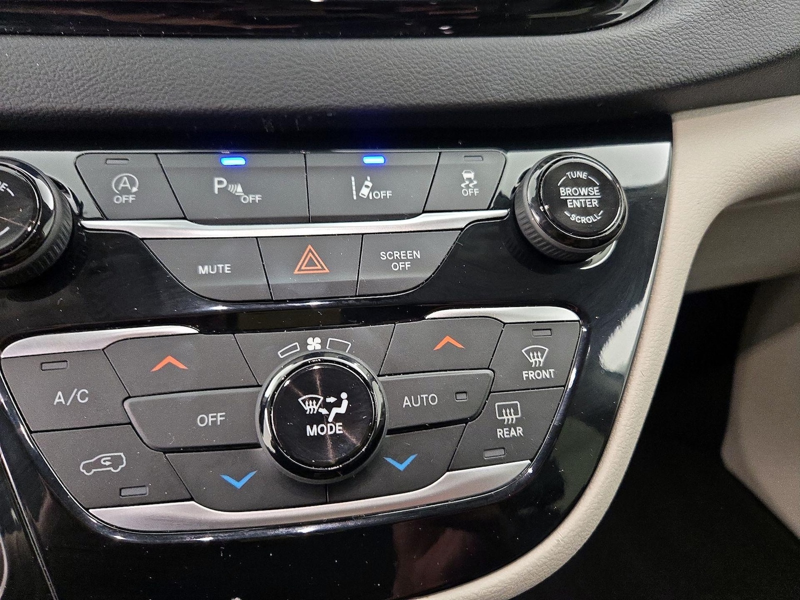 2023 Chrysler Pacifica Touring L - Photo 17