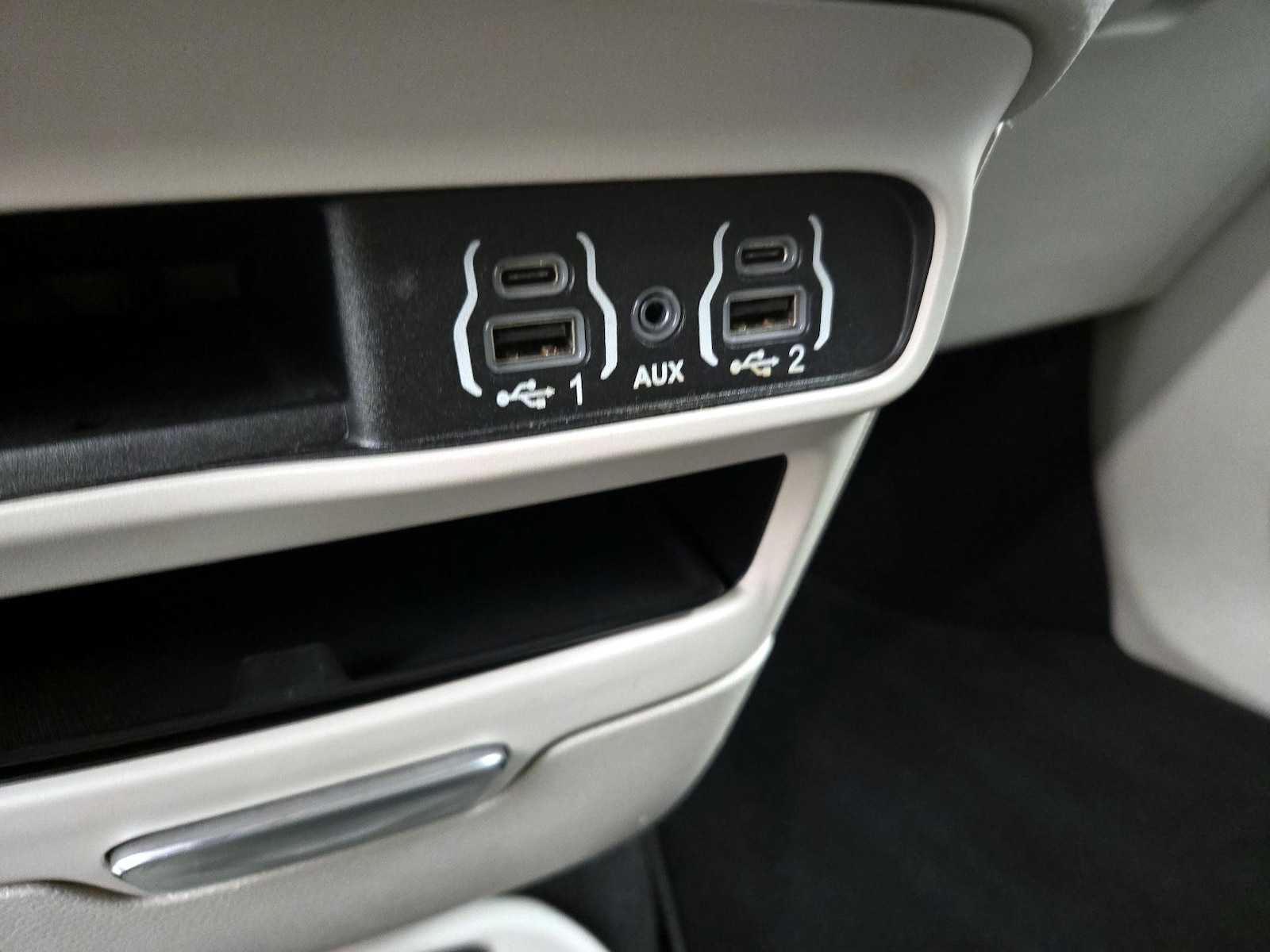 2023 Chrysler Pacifica Touring L - Photo 19