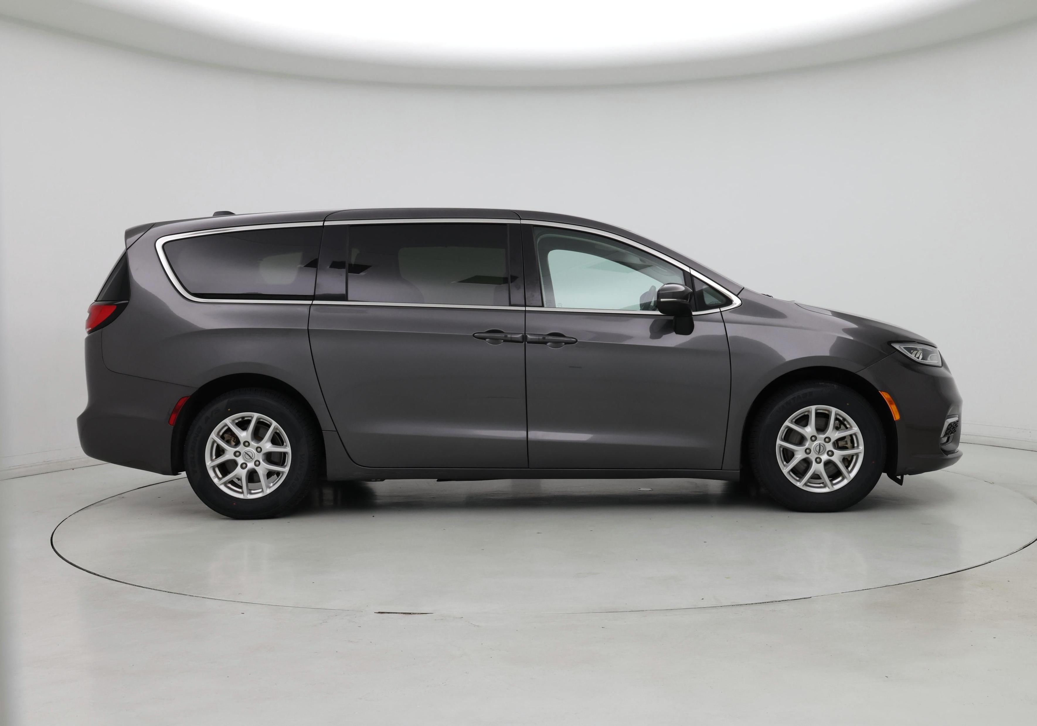 Thumbnail: 2023 Chrysler Pacifica - 7