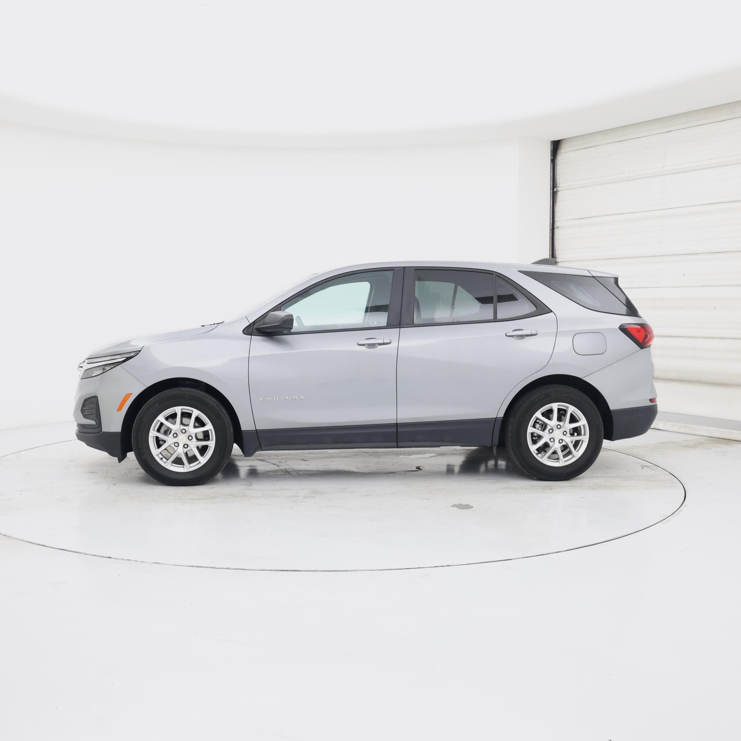 Thumbnail: 2023 Chevrolet Equinox - 3